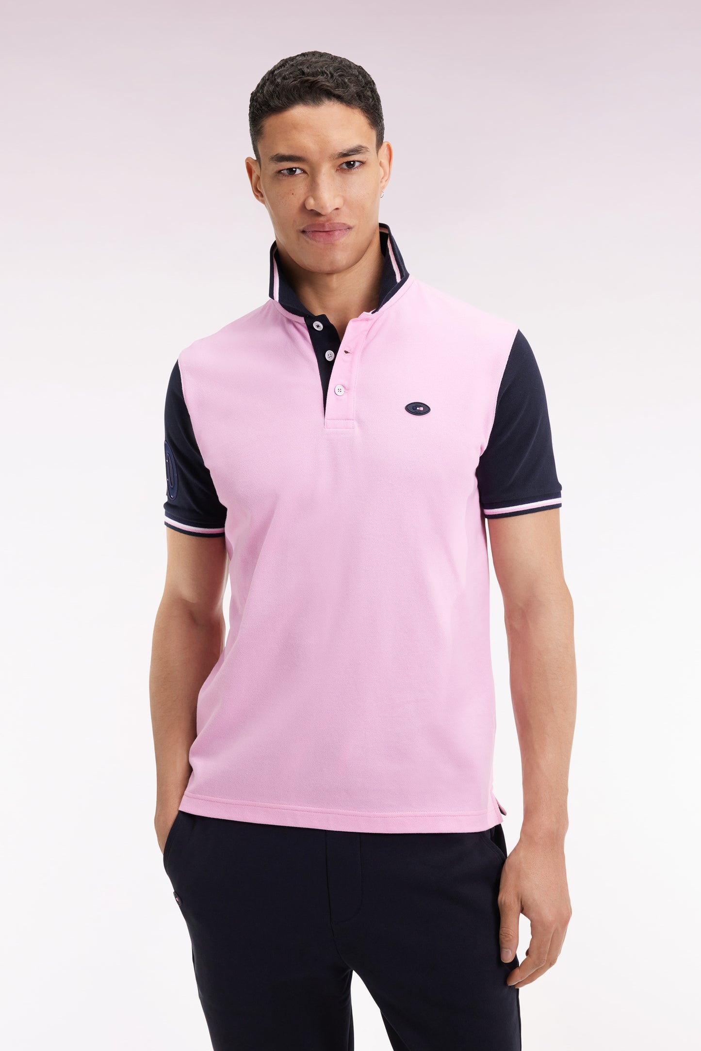 Short-sleeved pink and navy polo shirt with tricolored trim, straight cut