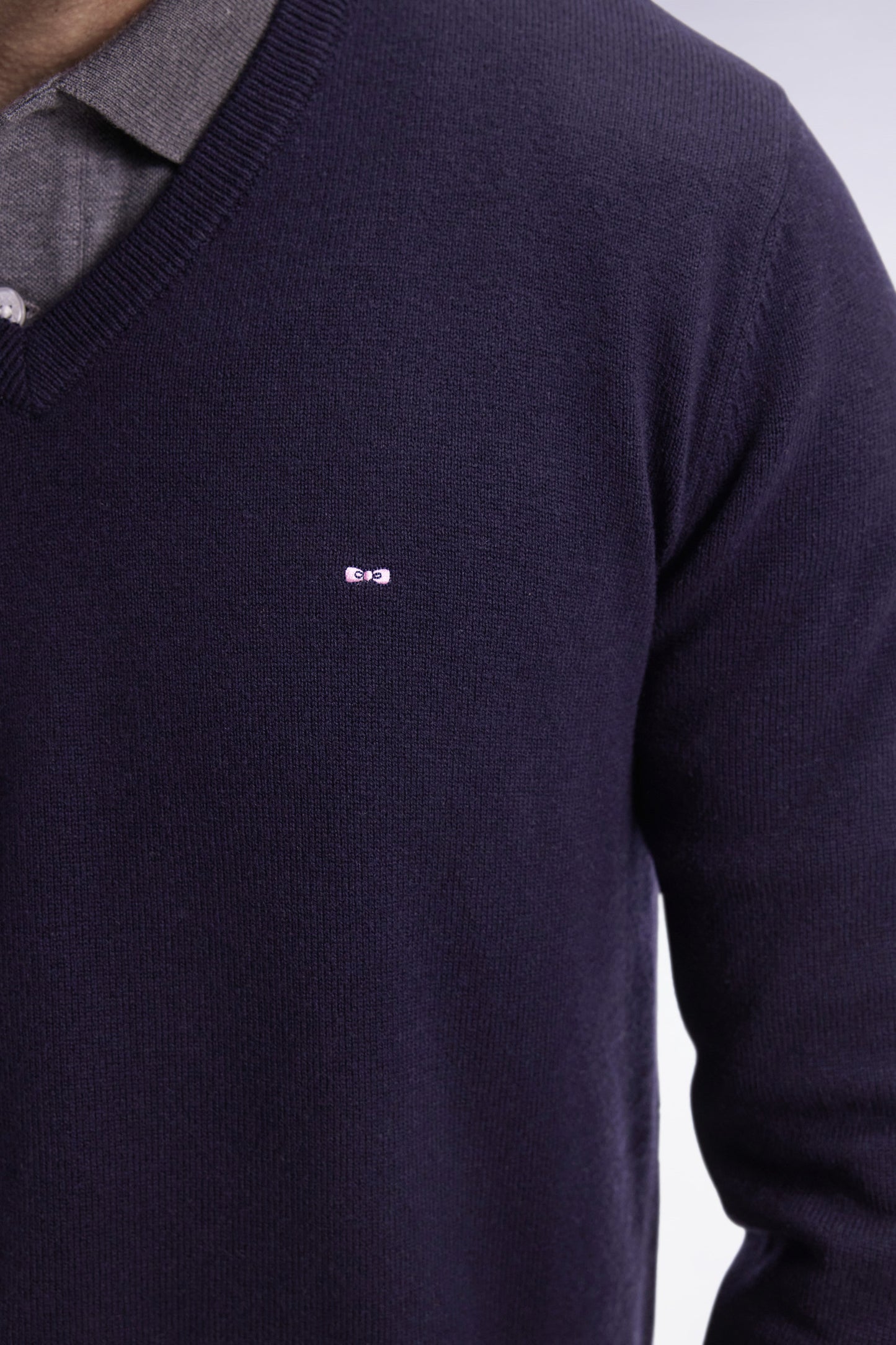 Pull col V en laine et coton bleu foncé