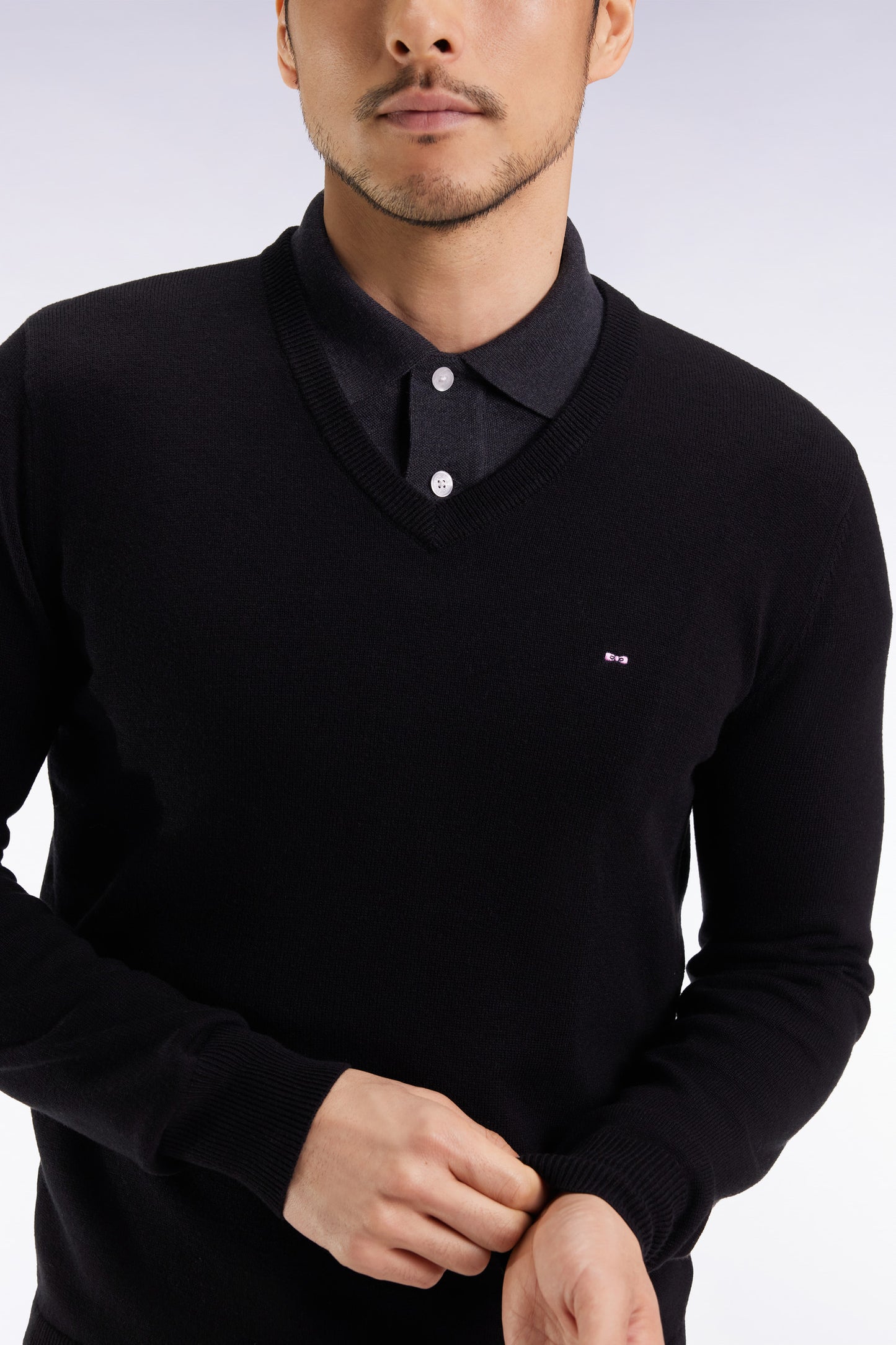 Pull col V en laine et coton noir