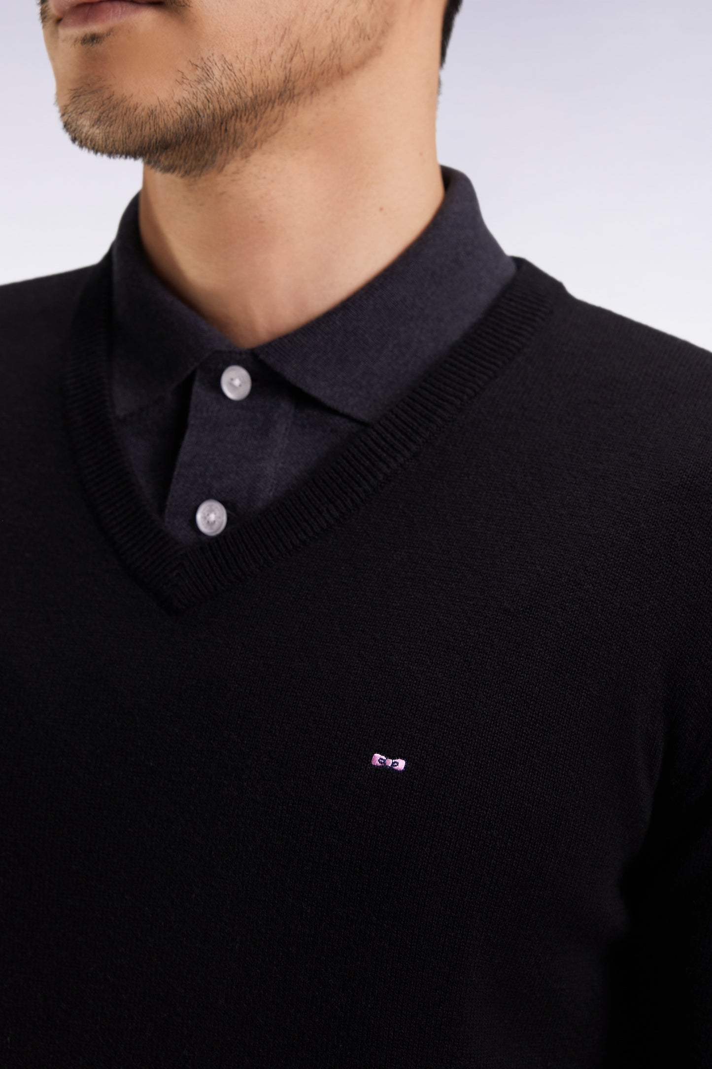 Pull col V en laine et coton noir