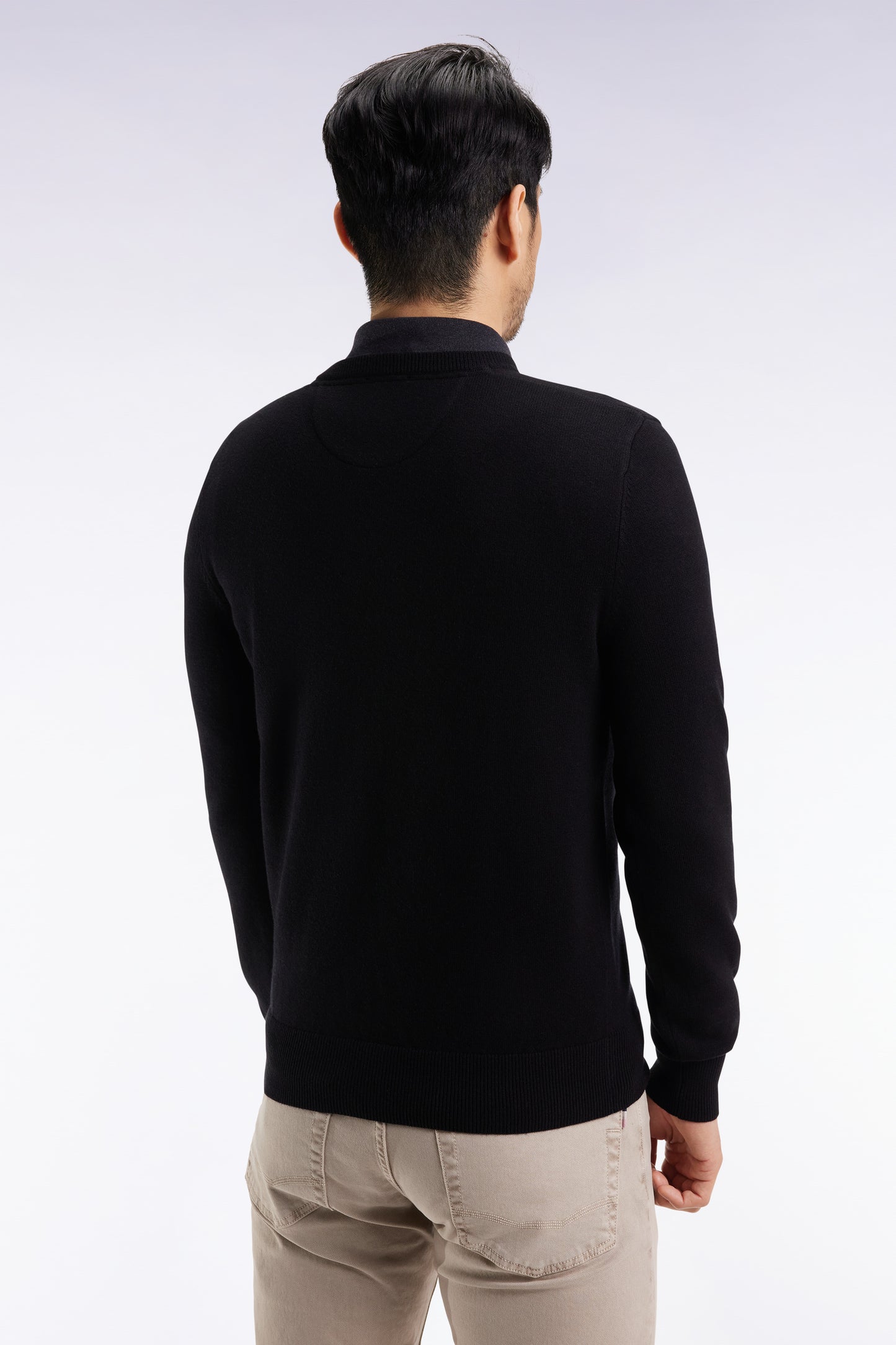 Pull col V en laine et coton noir