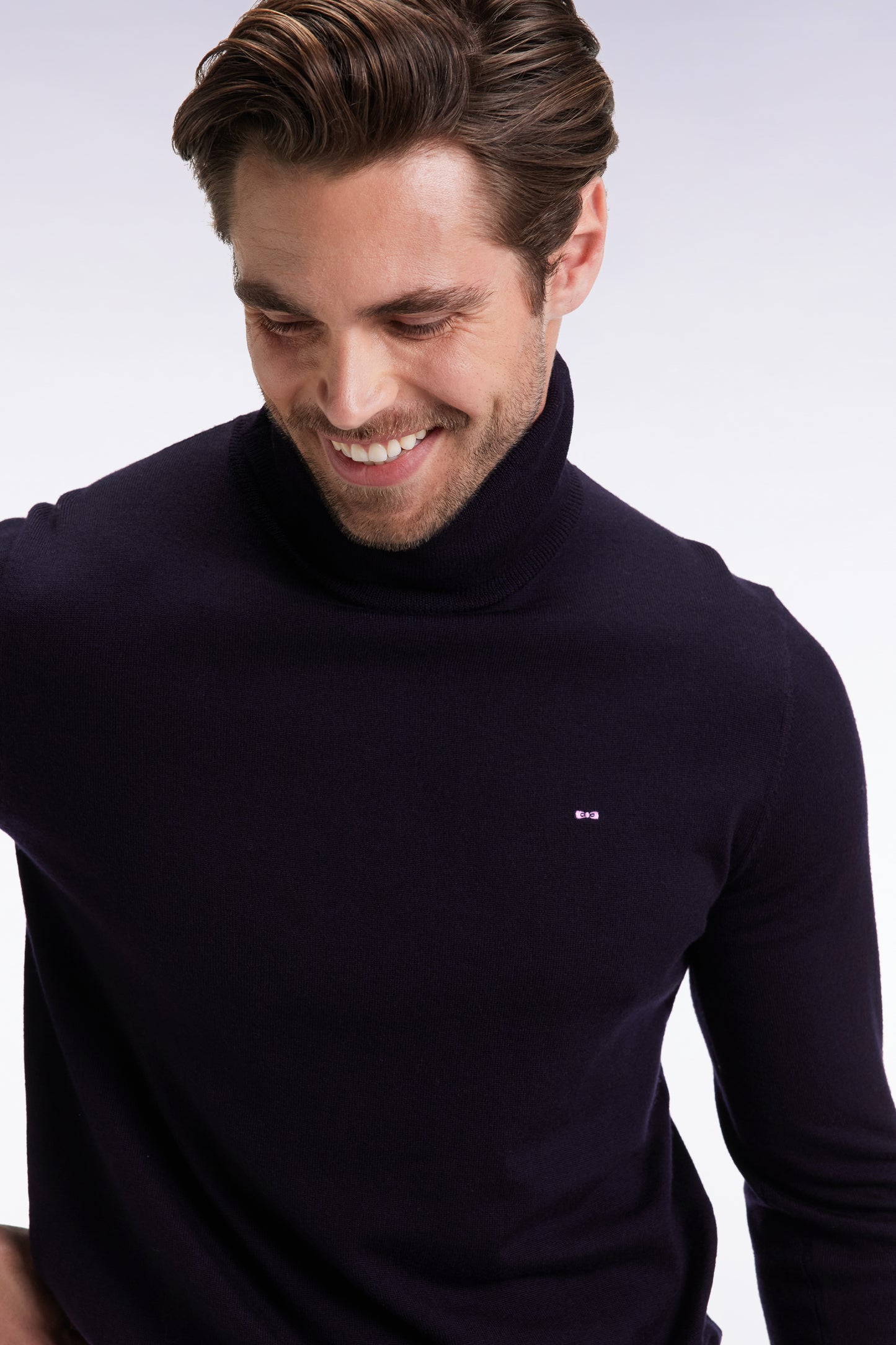 Pull col roulé en laine mérinos marine