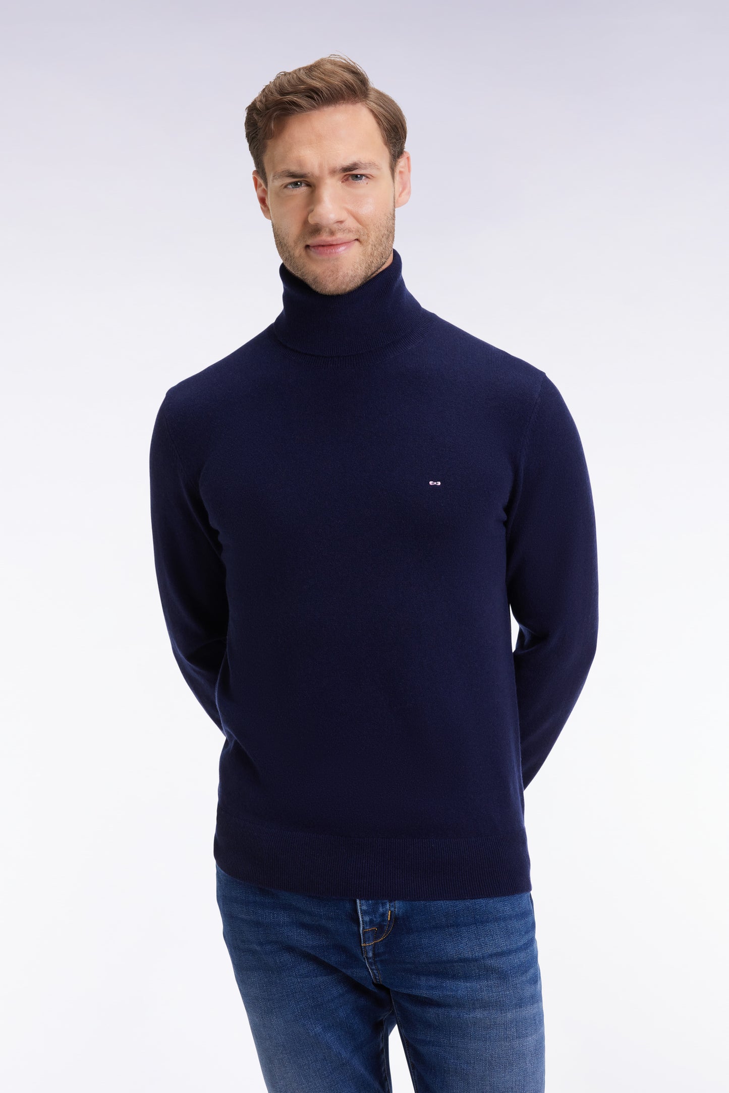 Pull col roulé en laine vierge et cachemire marine