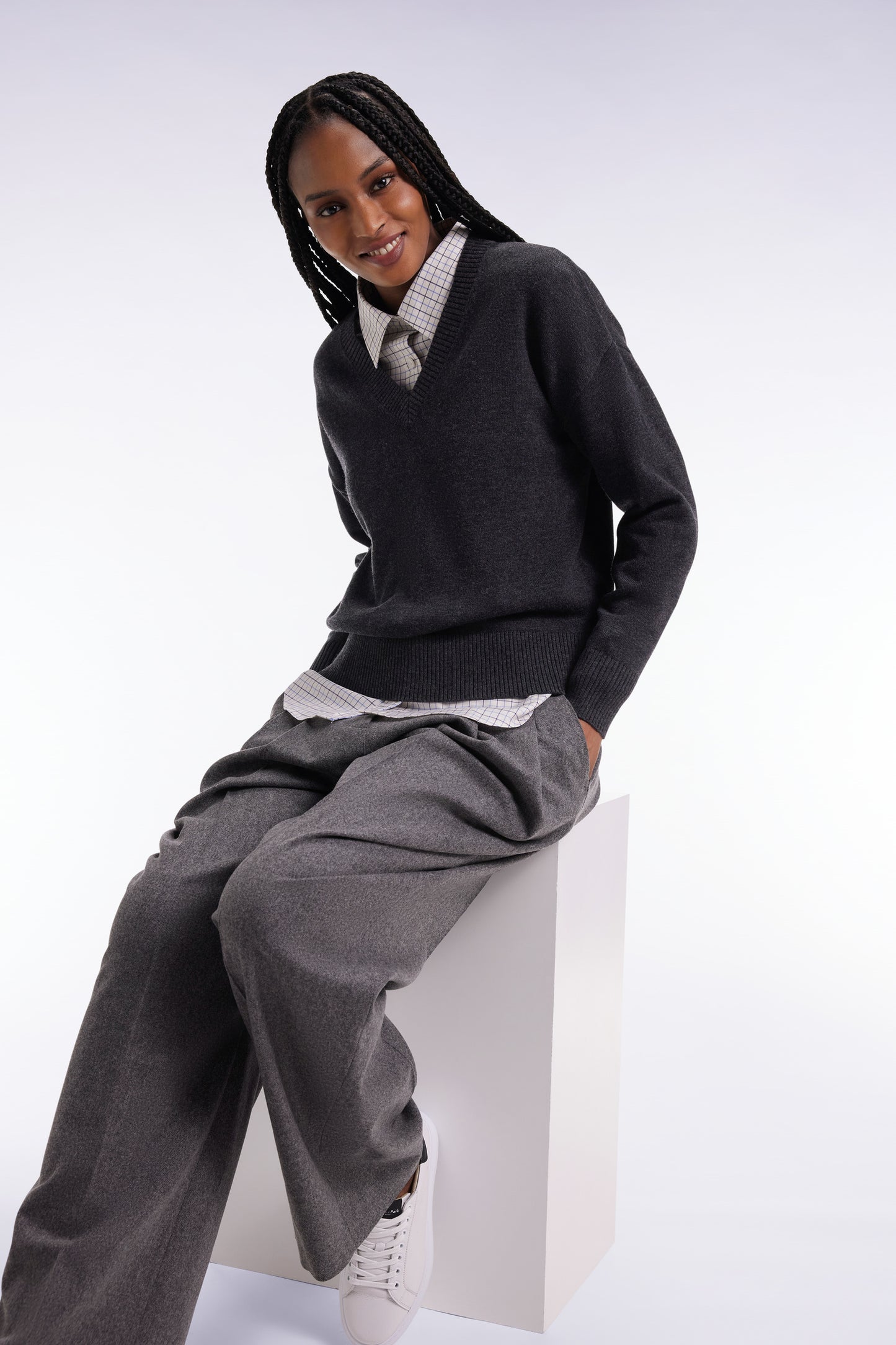 Pull à col V en laine et coton gris coupe Relaxed