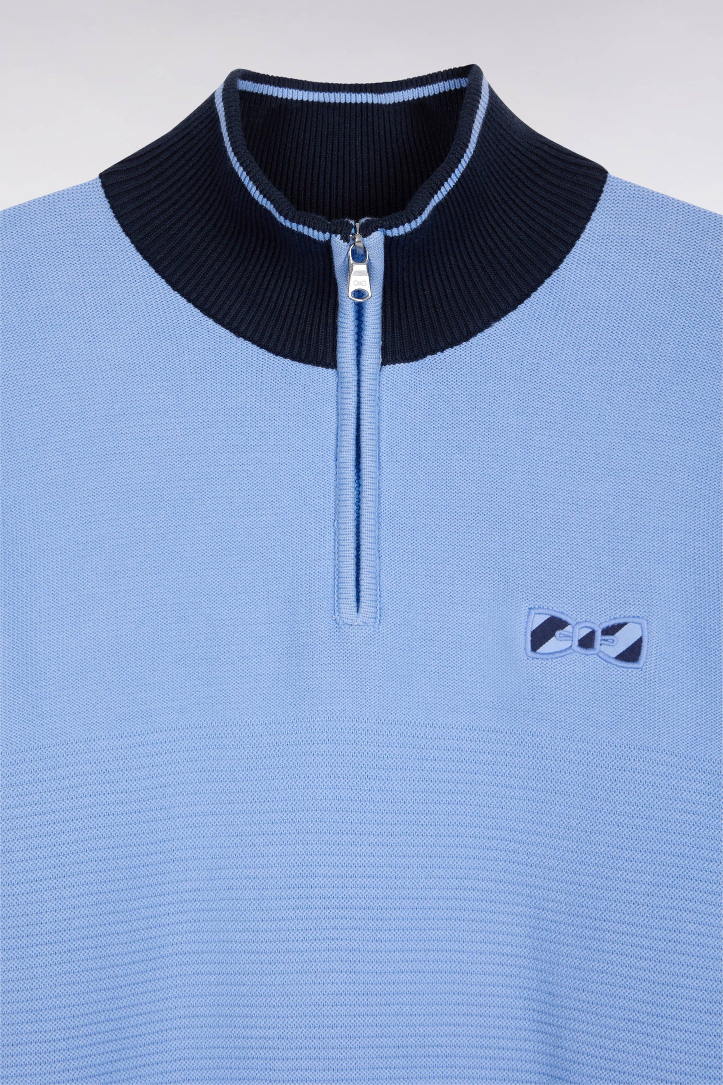 Pull col camionneur en coton ciel à nœud papillon