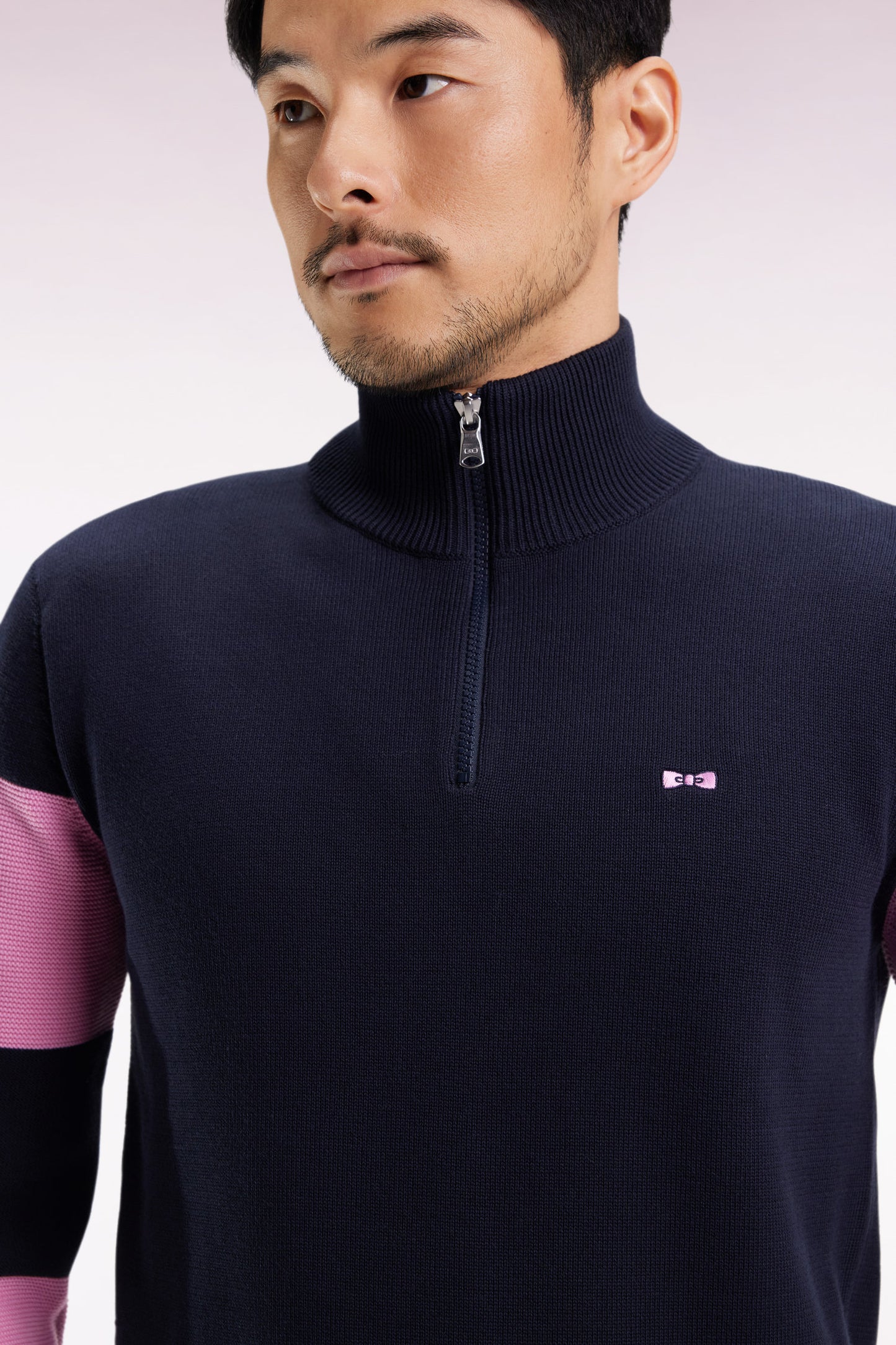 Pull col camionneur en coton marine et rose broderie dos