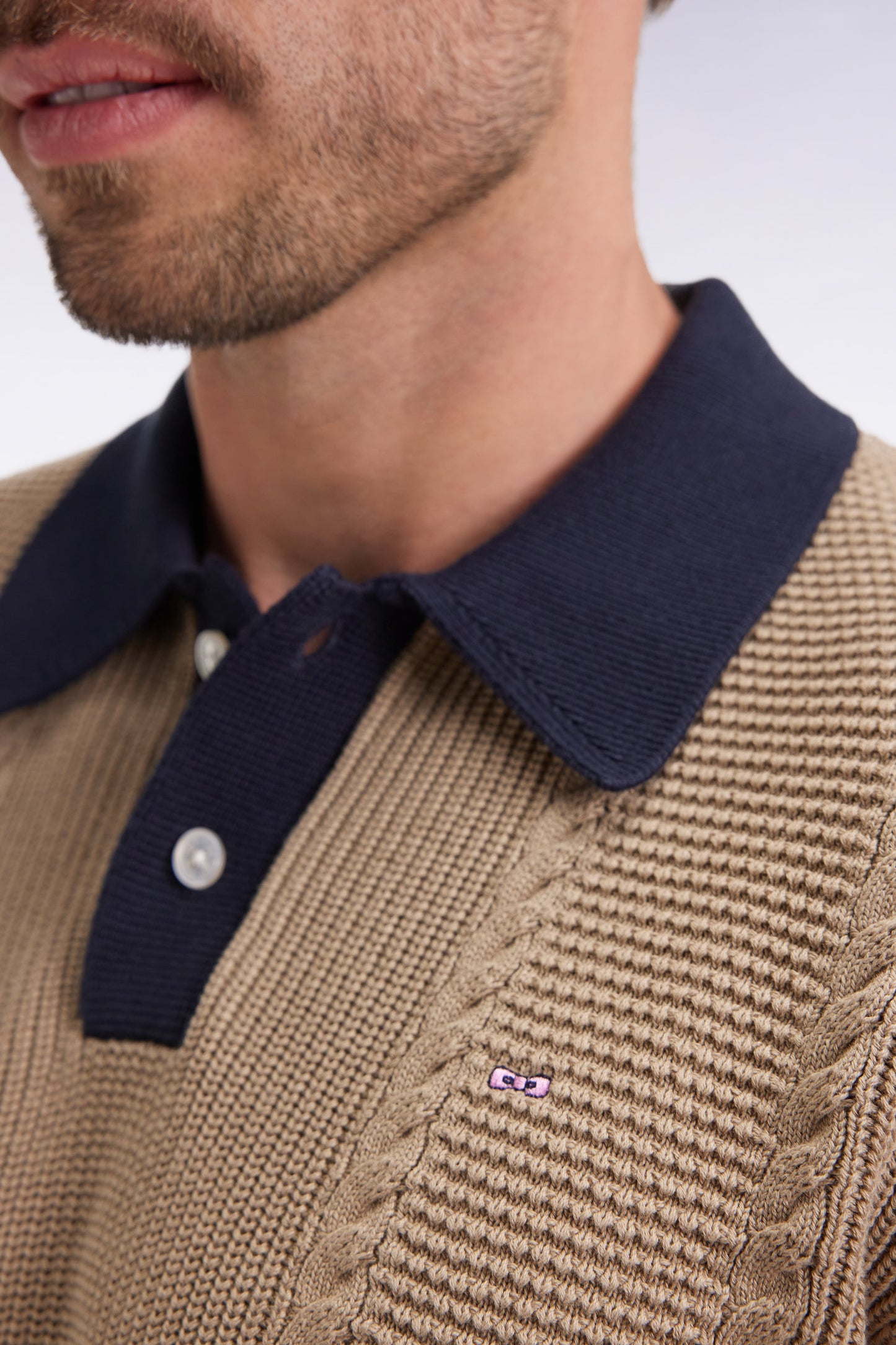 Blue polo-neck sweater in beige cotton