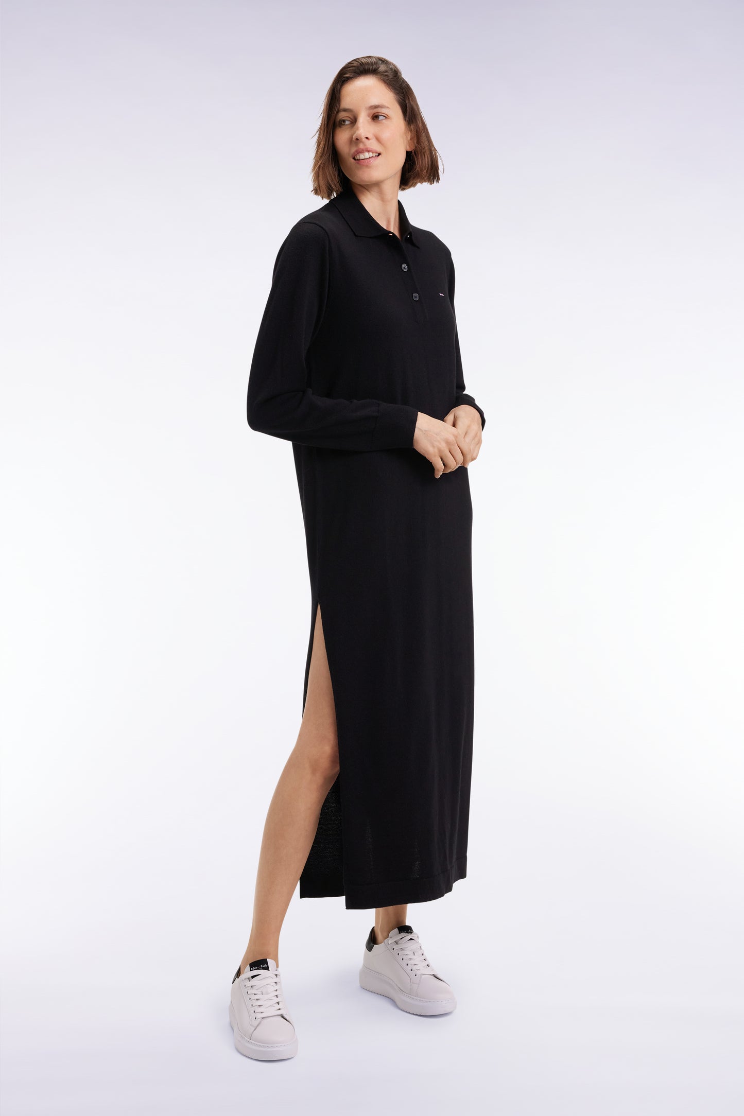 Robe en laine mérinos noire à col polo