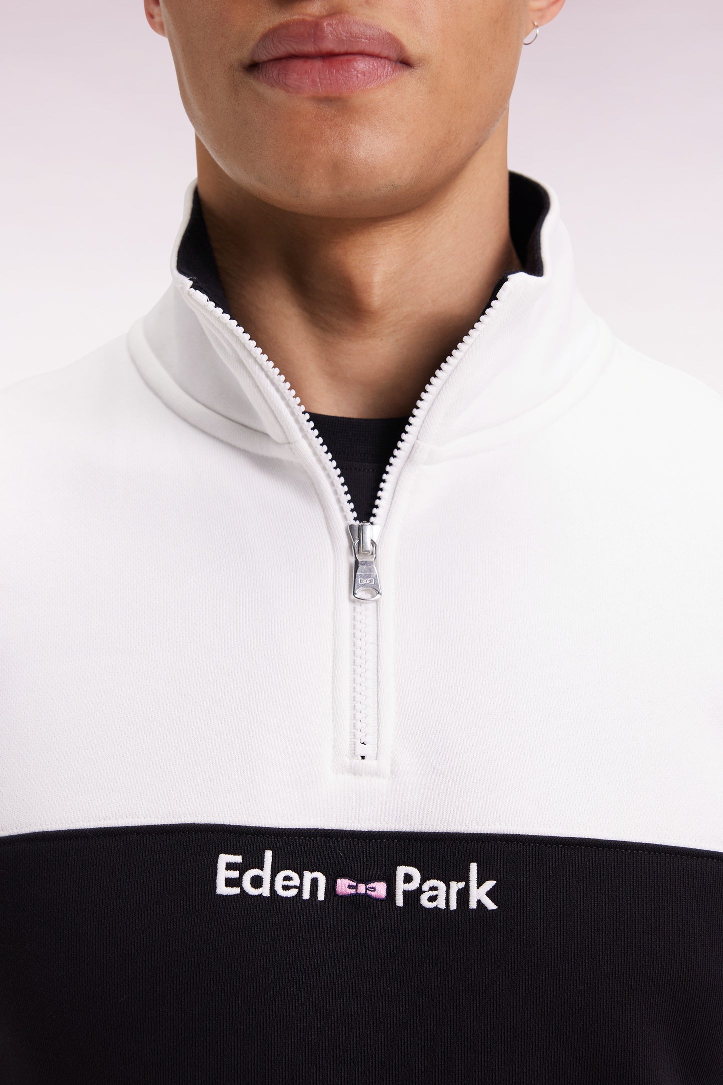 Two-tone white fleece trucker-neck sweatshirt