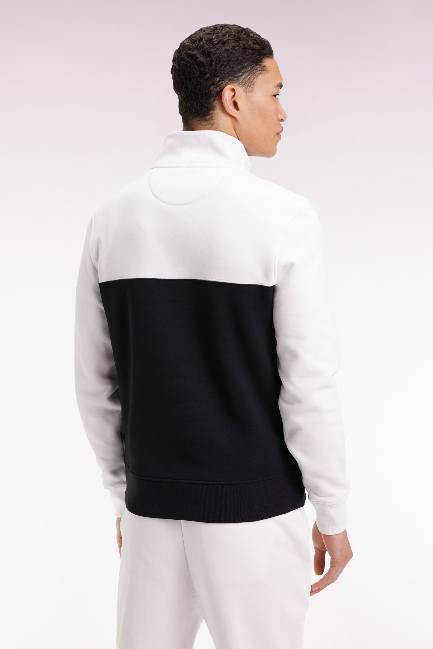 Two-tone white fleece trucker-neck sweatshirt