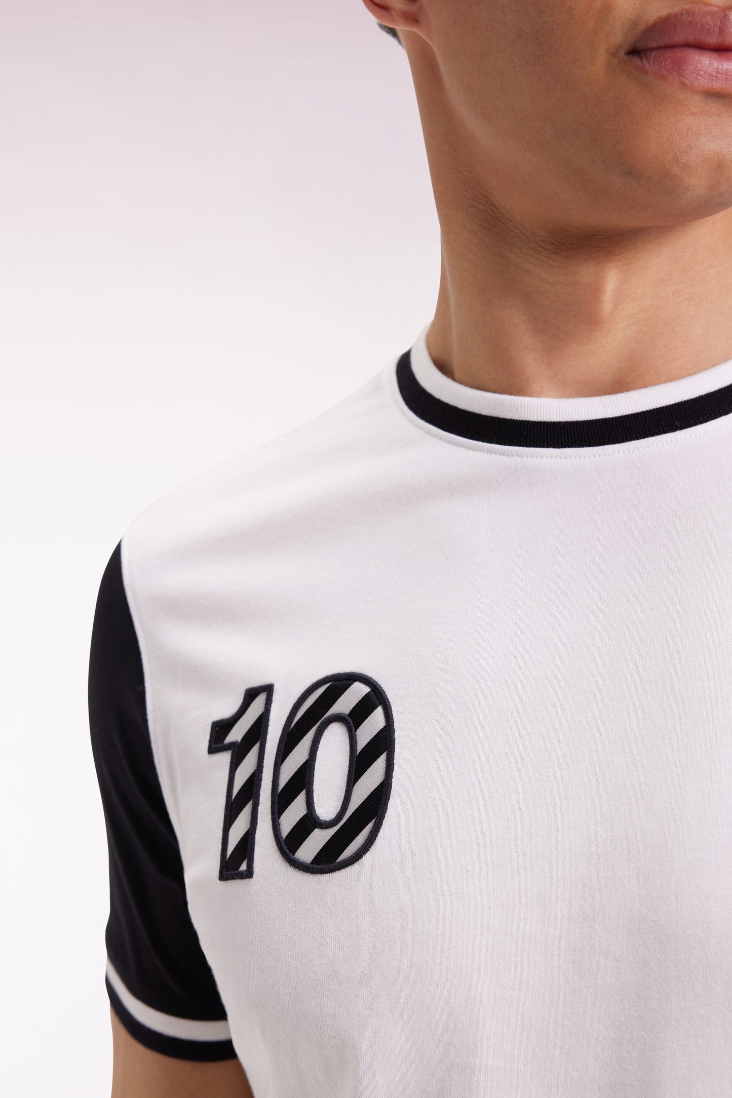 T-shirt bicolore à manches courtes en coton blanc broderie 10
