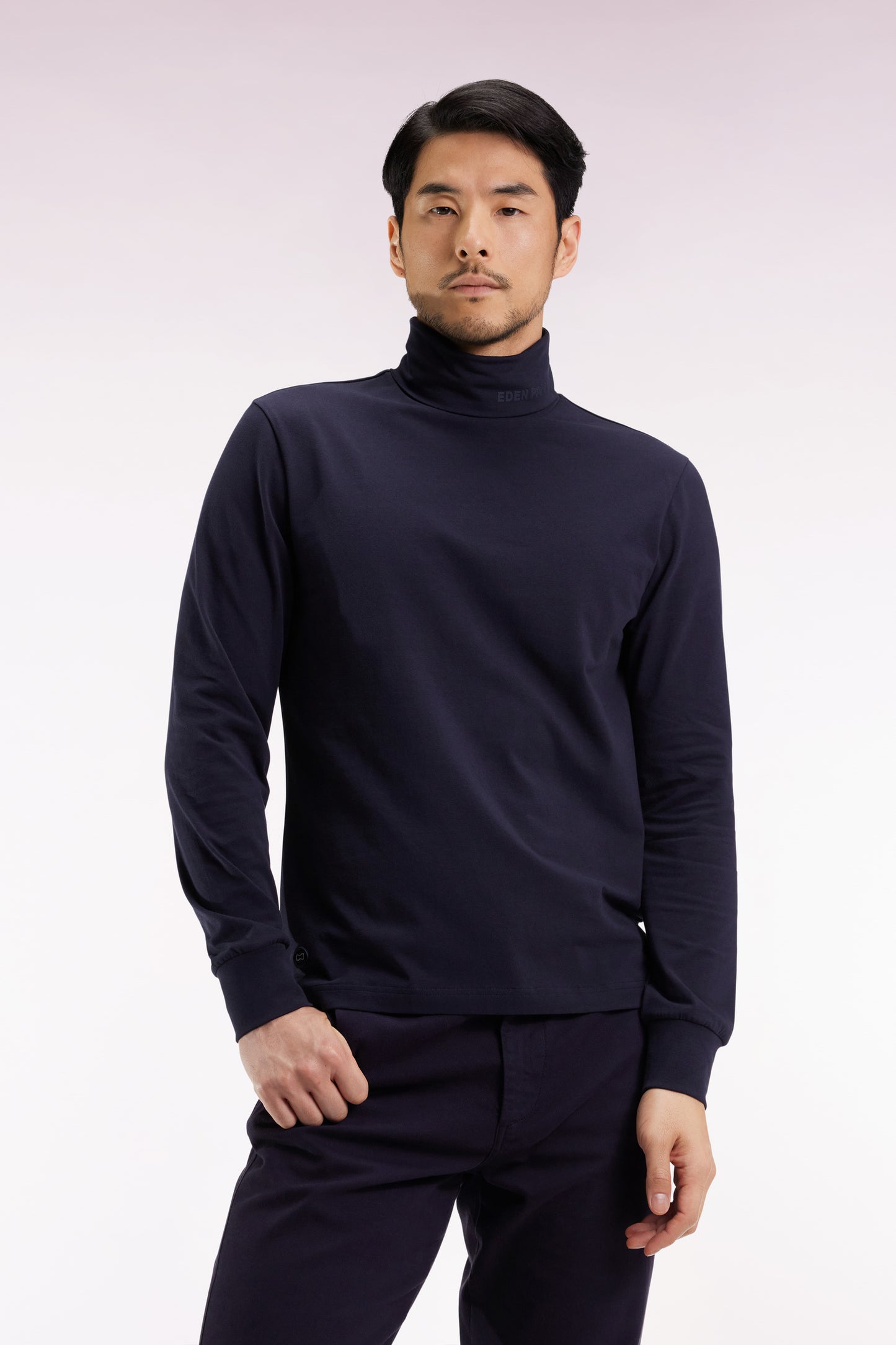 Long-sleeved turtleneck T-shirt in navy stretch cotton