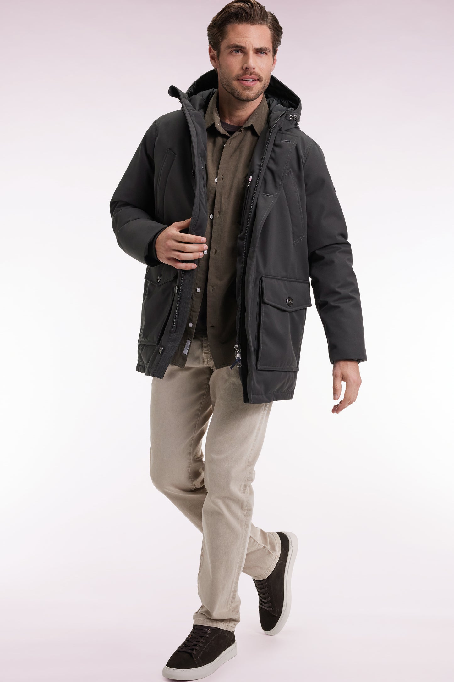 Parka courte en nylon kaki à poches plaquées