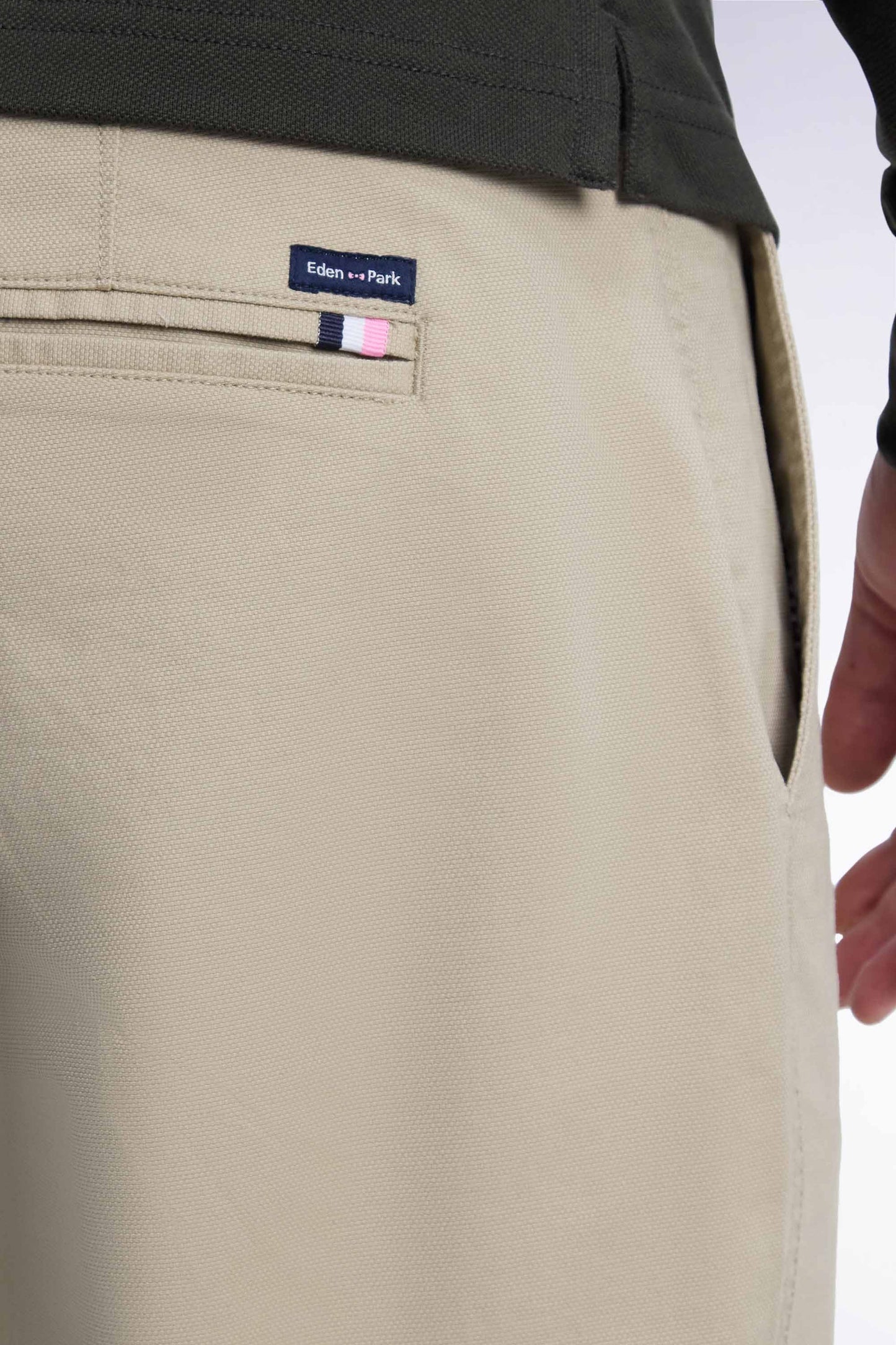 Pantalon chino sans plis en piqué de coton stretch beige coupe regular