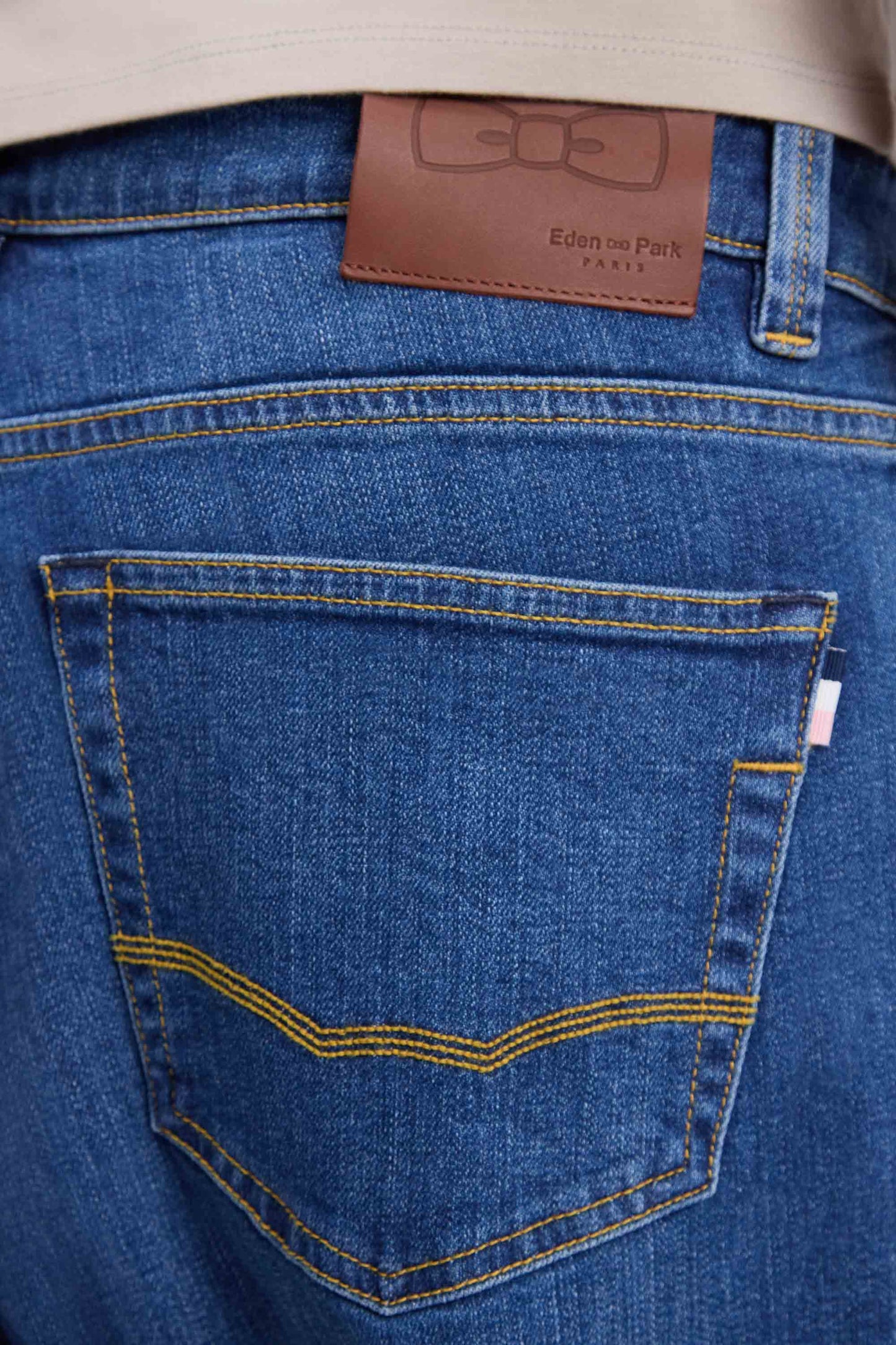 Jean en denim stretch bleu stone bleach coupe regular