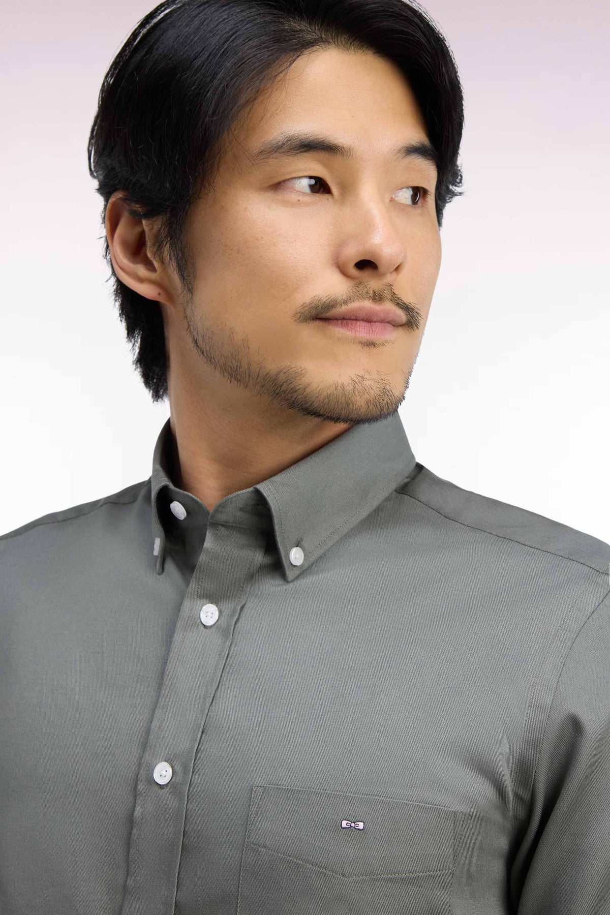 Chemise en piqué de coton vert olive coupe droite