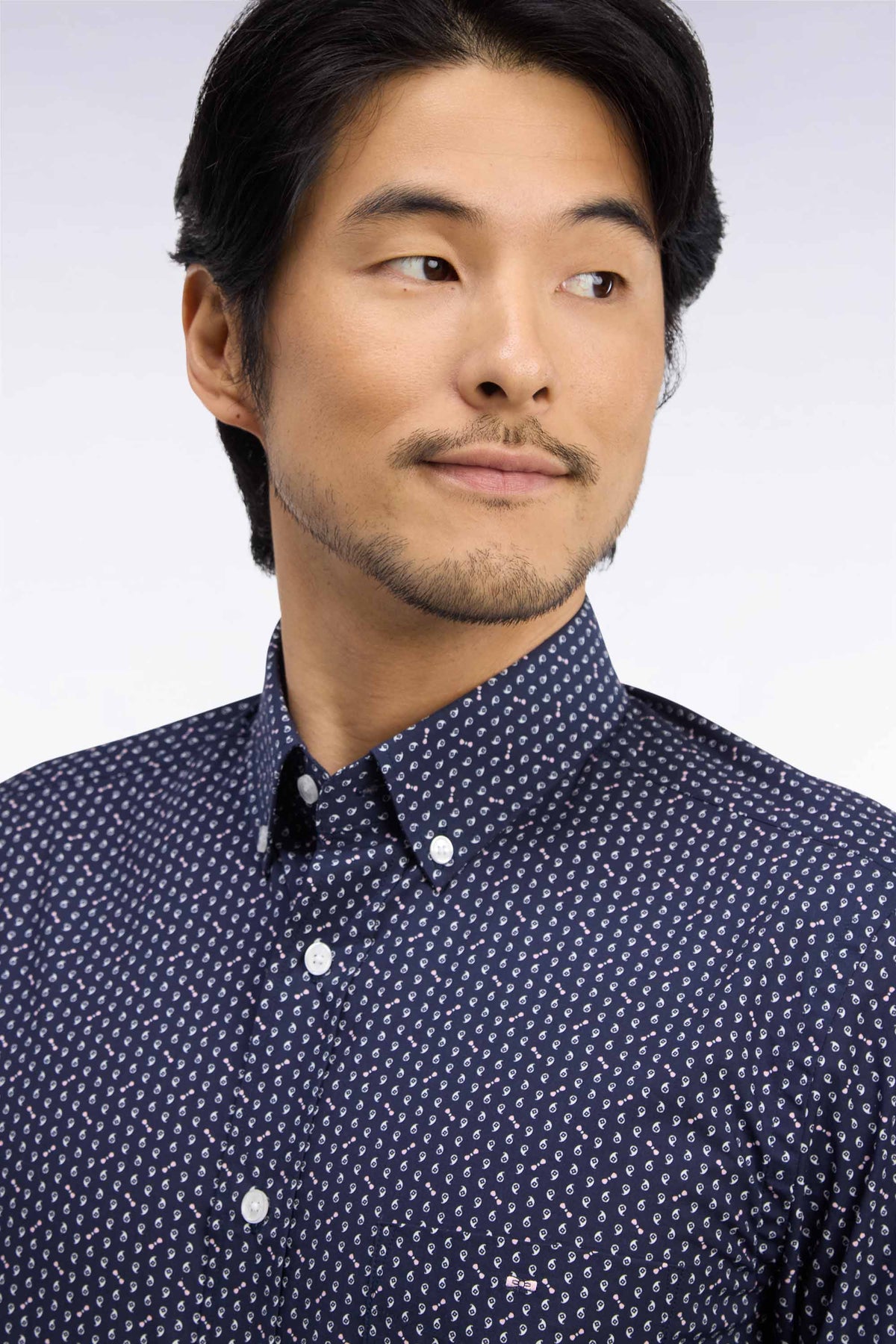 White cotton poplin shirt with pink micro-patterns, straight cut