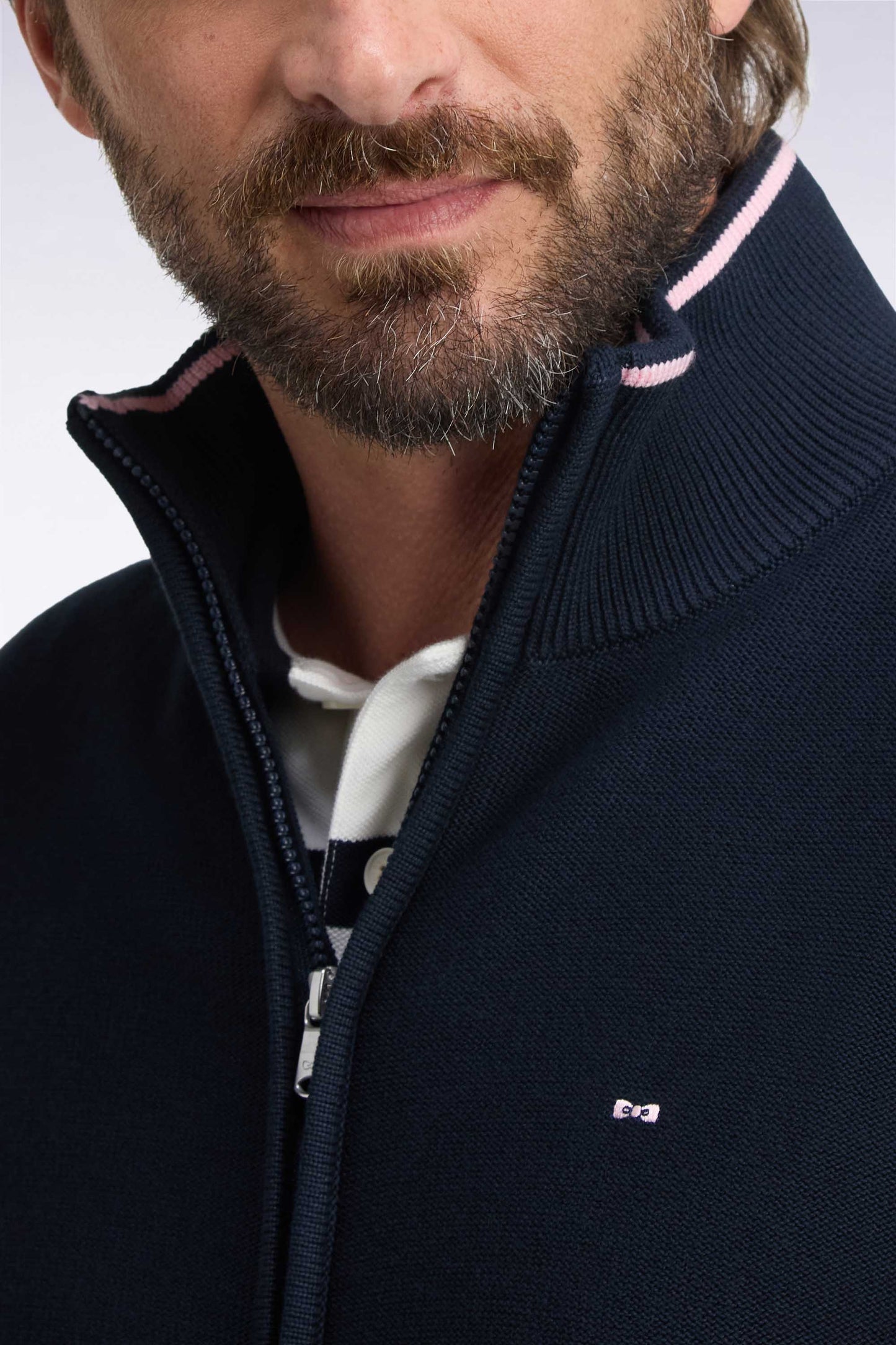 Cardigan en jersey coton marine zippé broderie dos