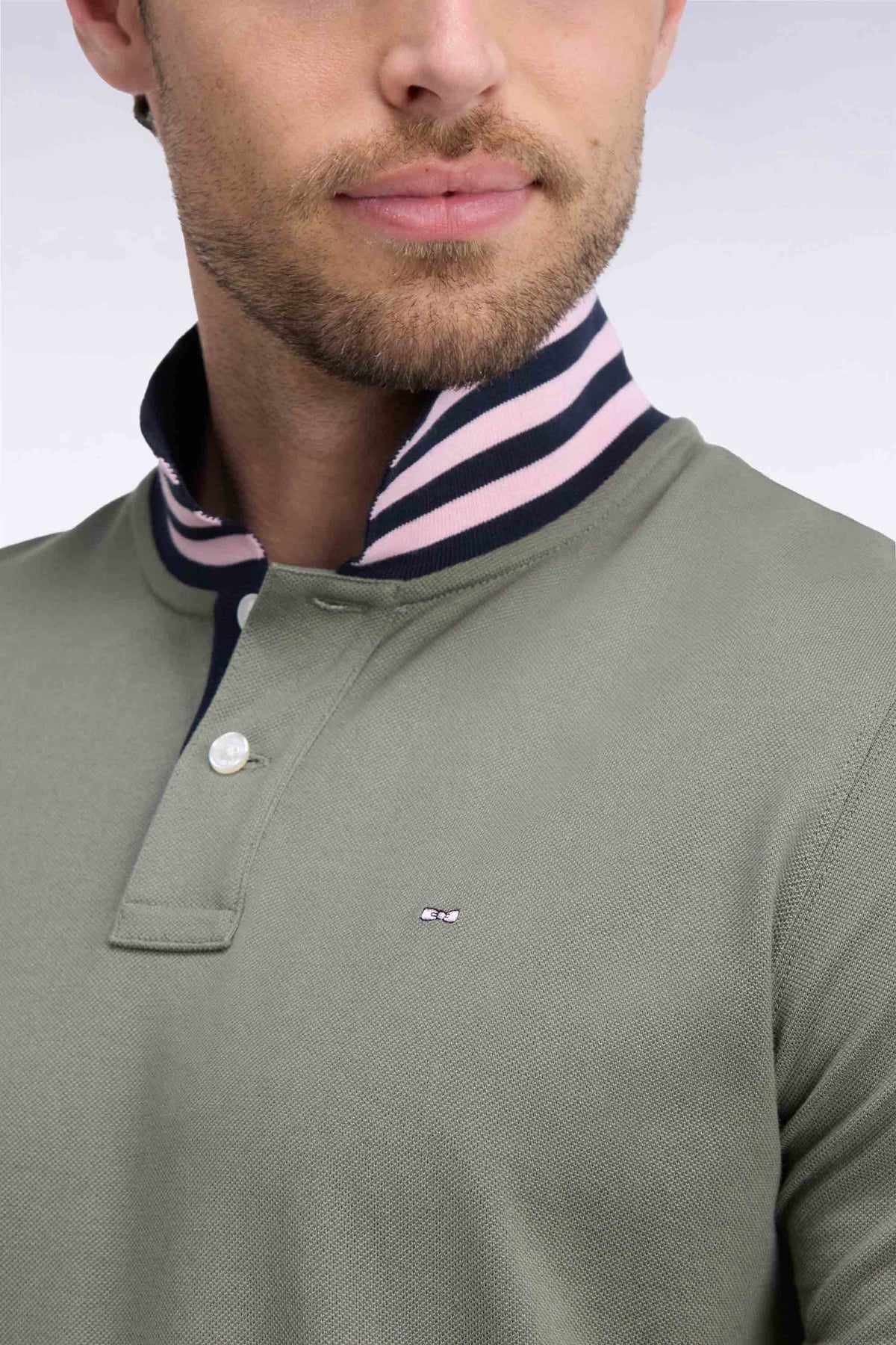 Polo manches courtes sous-col rayé en coton Pima kaki coupe droite