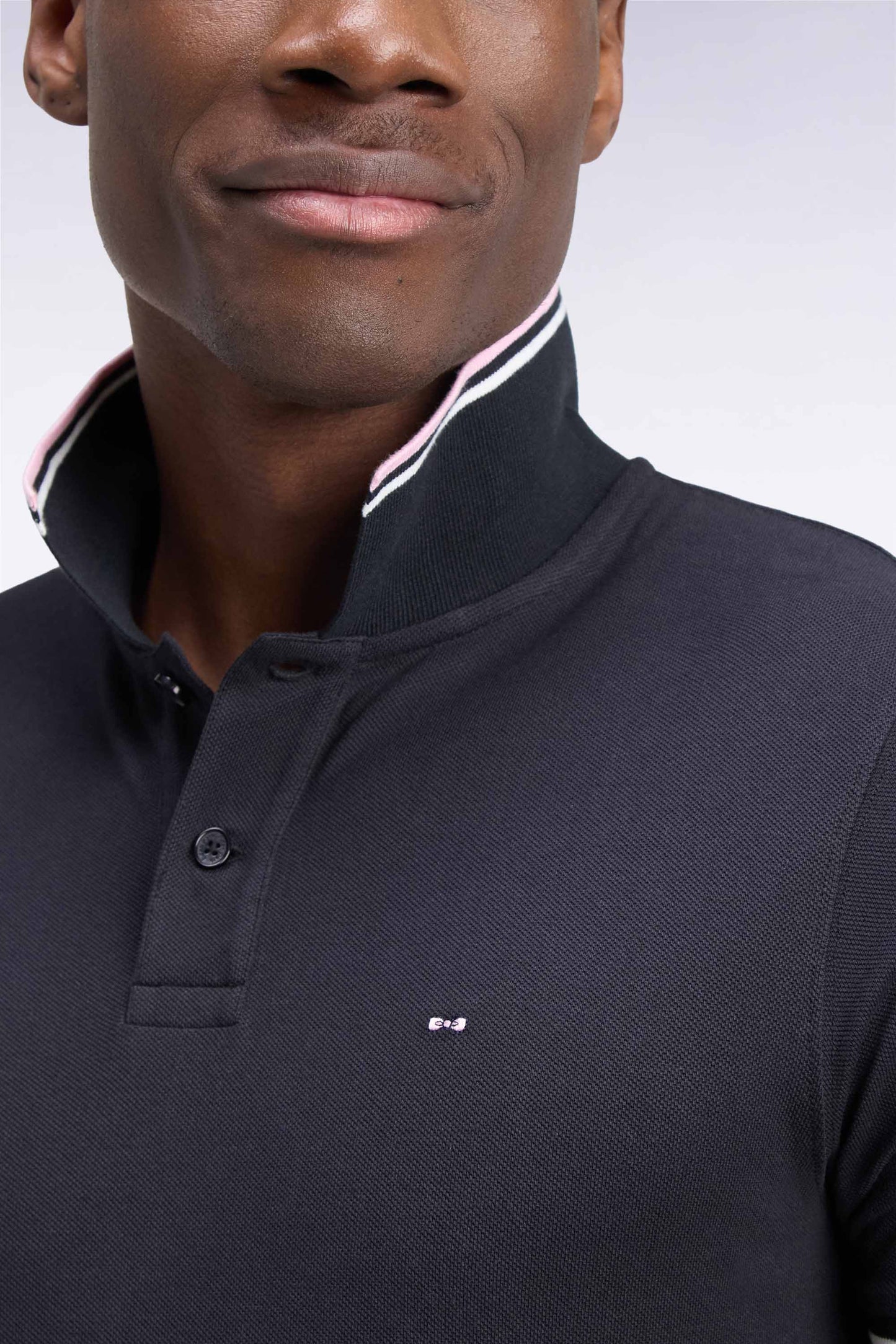 Polo manches courtes en piqué coton noir coupe droite