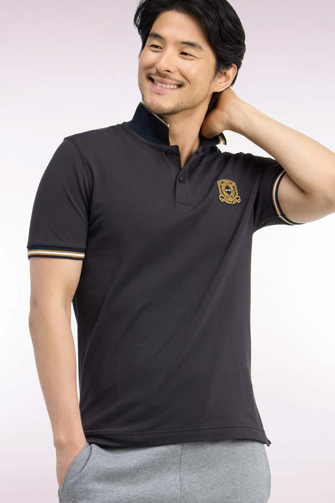Polo manches courtes en piqué de coton peigné marron à écusson coupe droite - Image 1