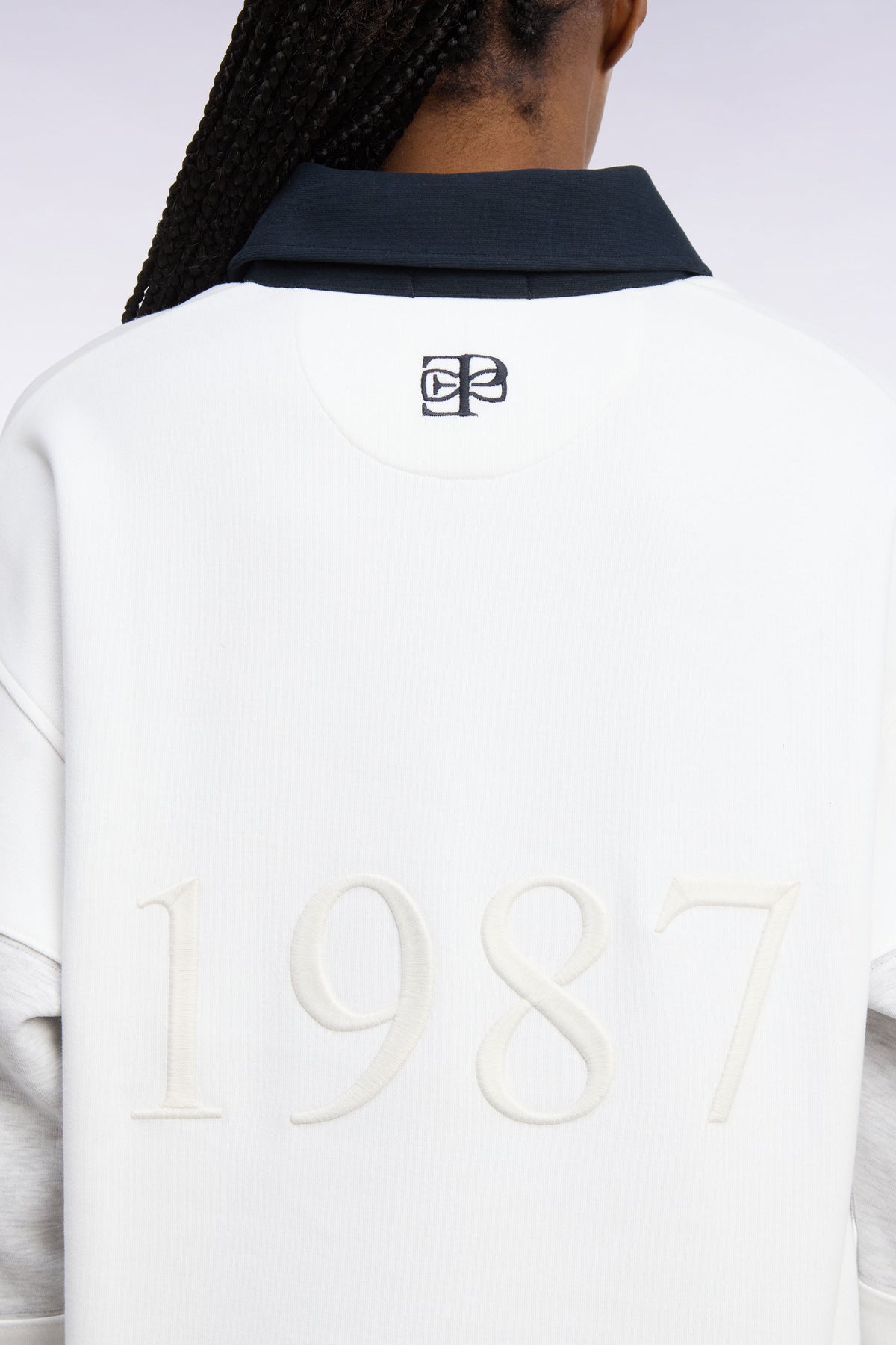 Sweatshirt unisexe à col maillot en interlock écru broderies héritage coupe loose