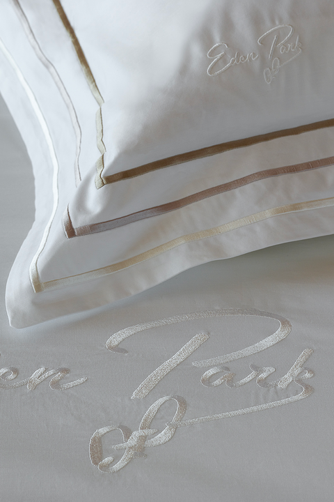 2 taies d'oreiller carrés blanc et doré - Avec toi et les bleus - Image 1