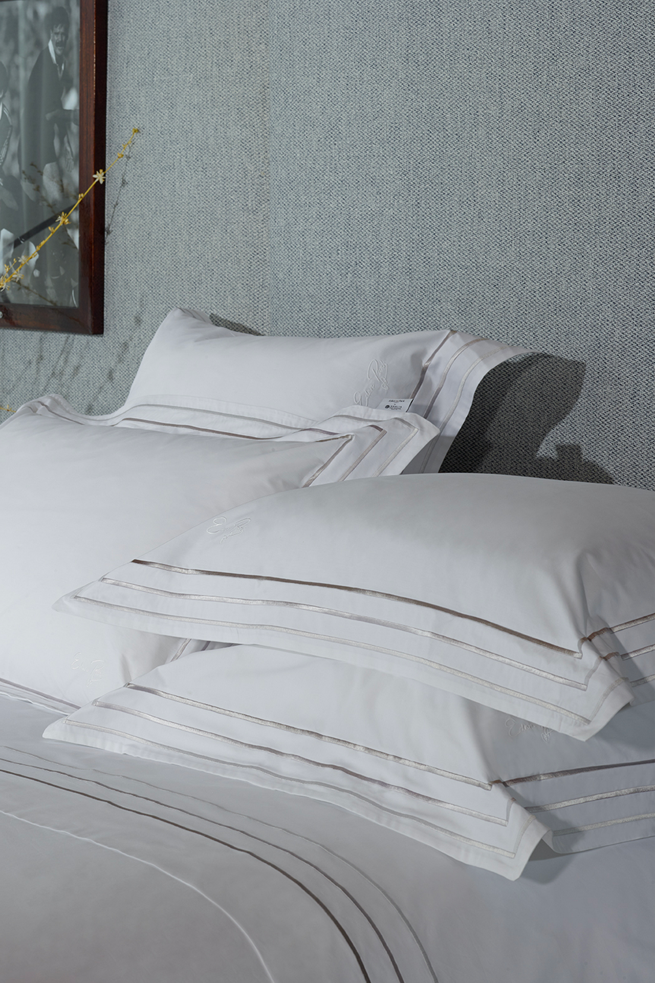 2 rectangular pillowcases white and silver - Avec toi et les bleus