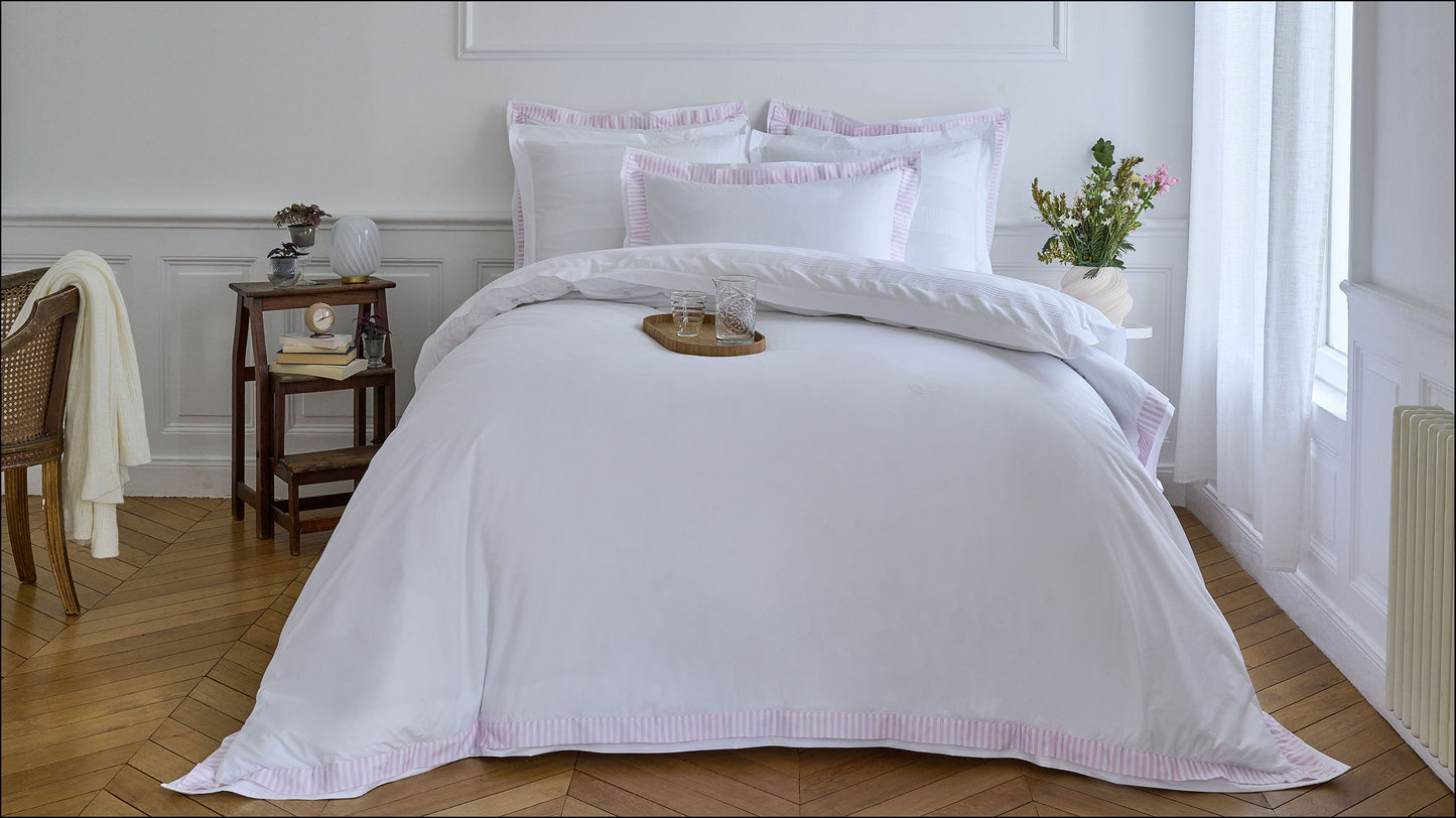 Comforter cover in white cotton percale with pink striped edging