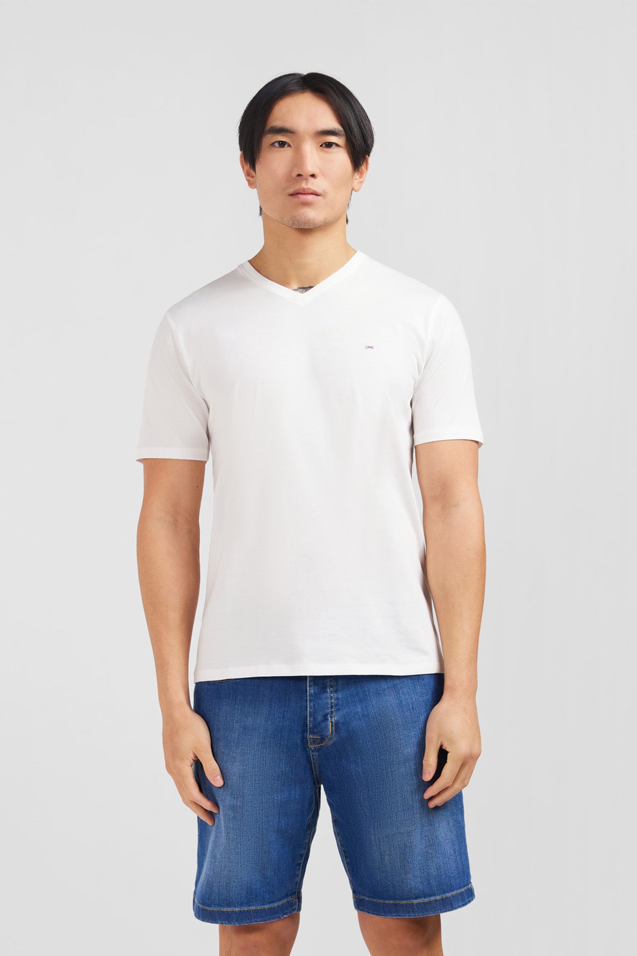 T-shirt blanc col V à manches courtes