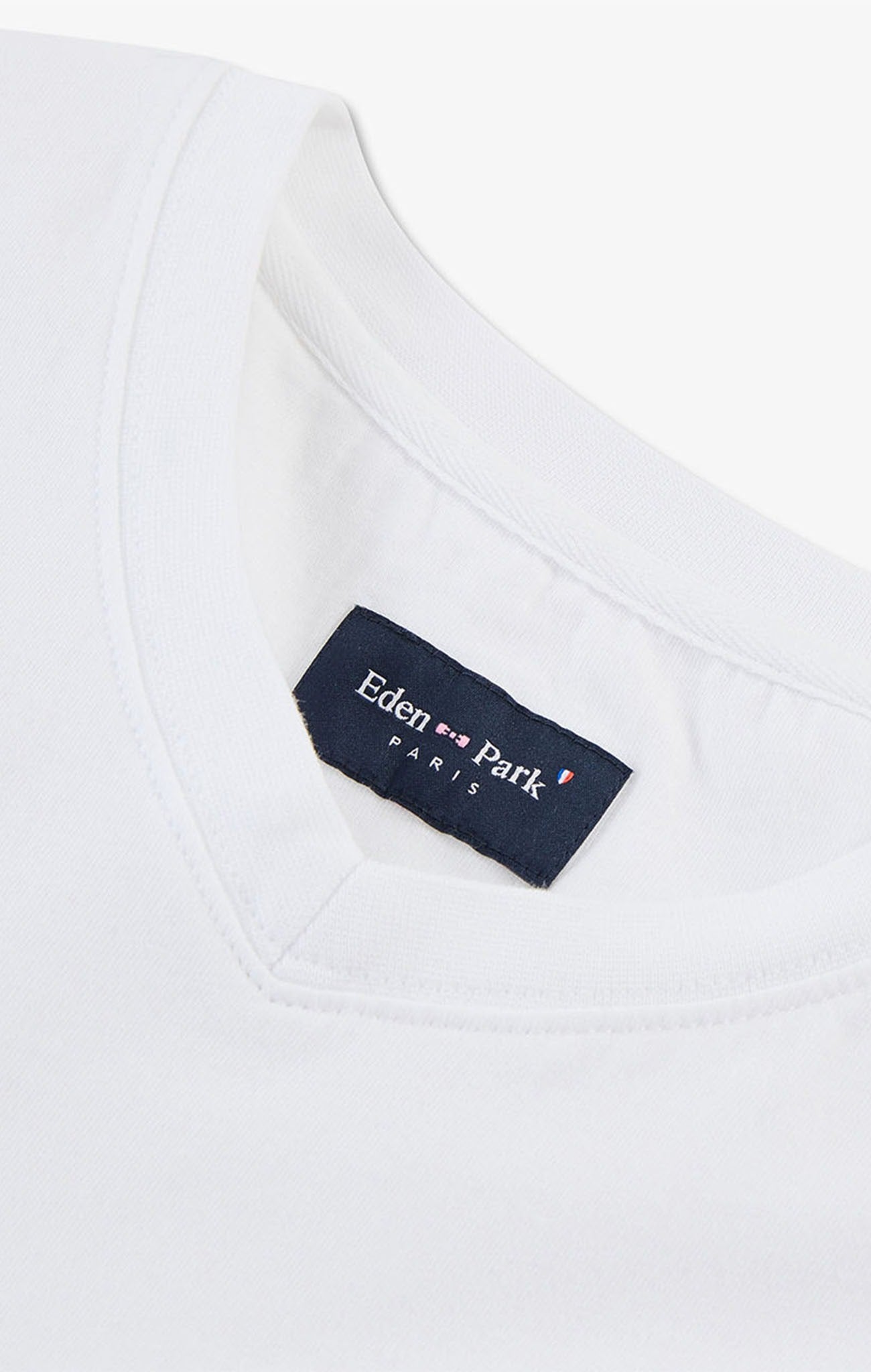T-shirt blanc col V à manches courtes