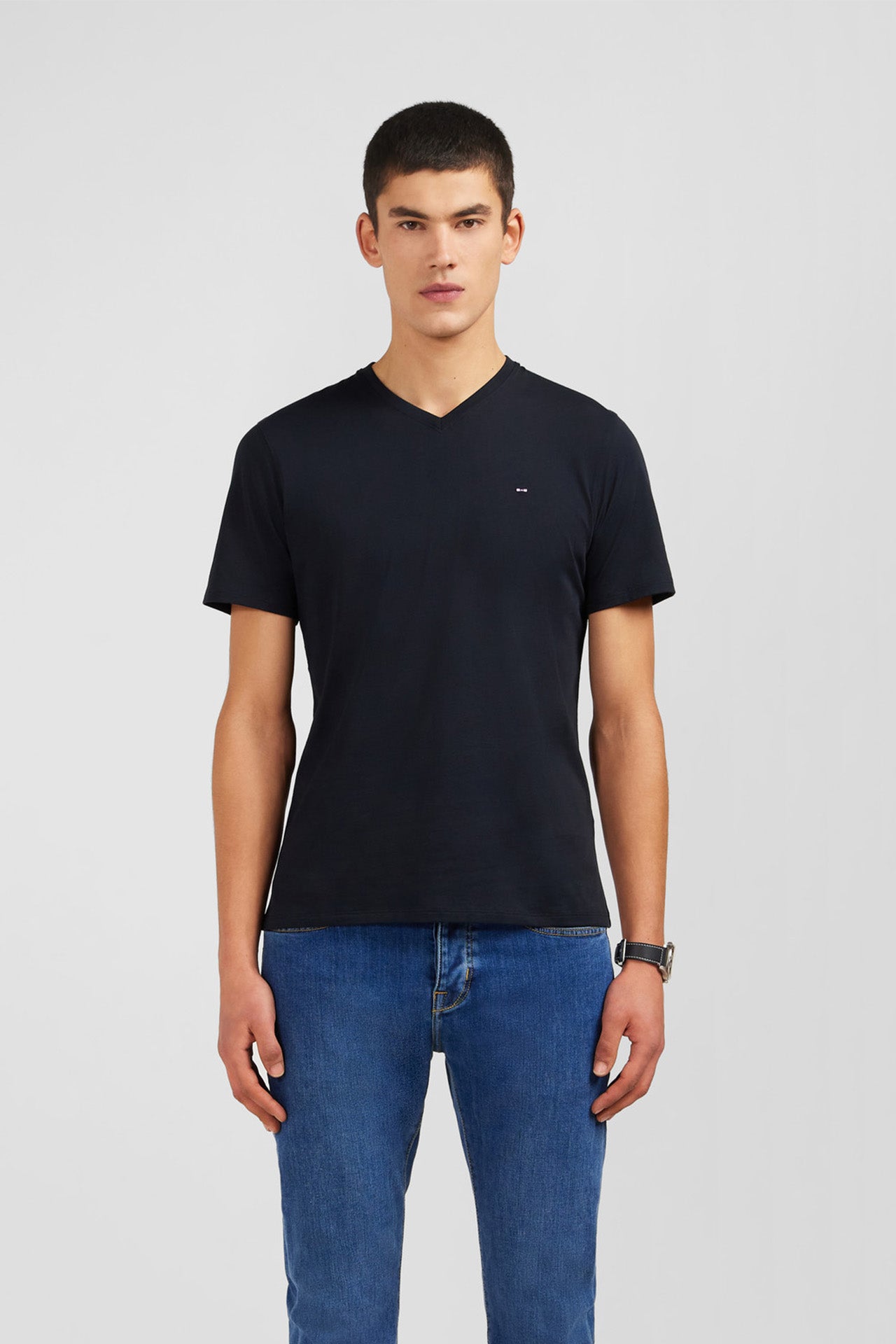 T-shirt noir col V à manches courtes