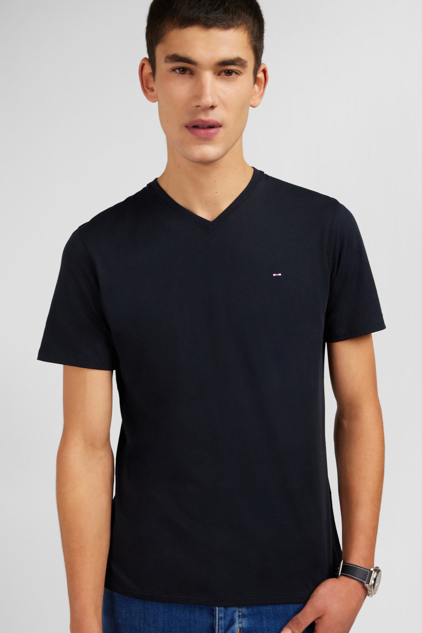T-shirt noir col V à manches courtes