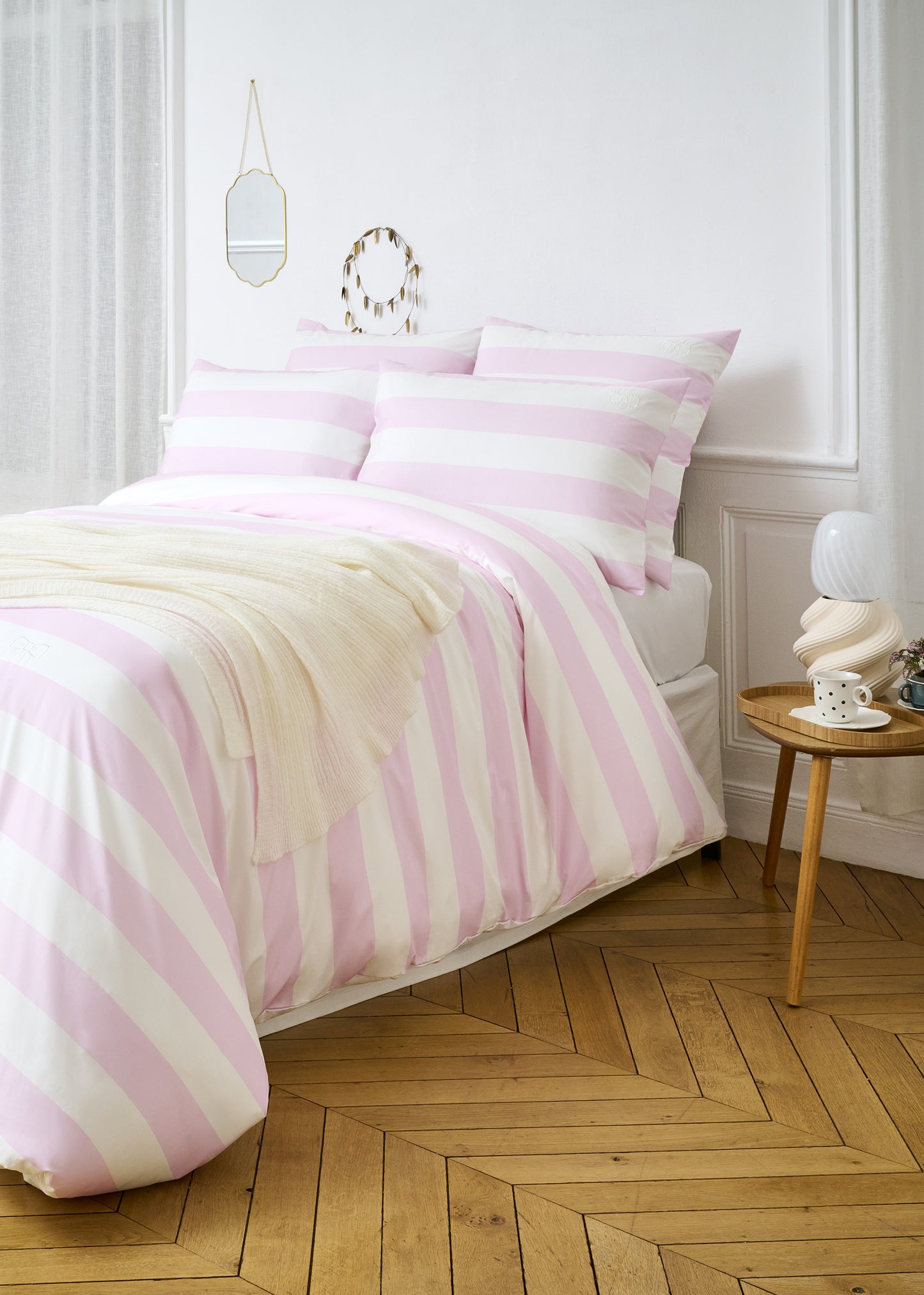 Comforter cover in white cotton percale with pink stripes