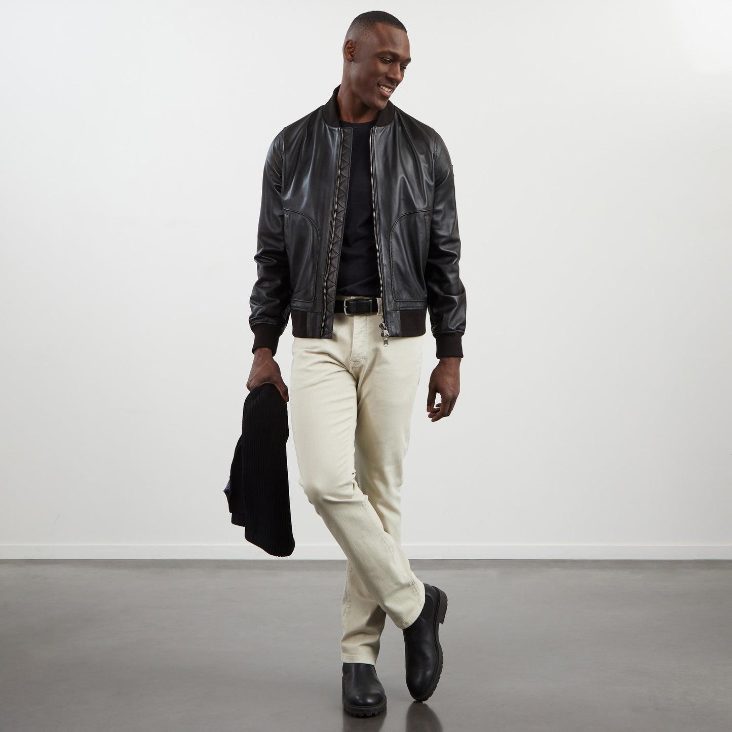 Blouson zippé en cuir noir