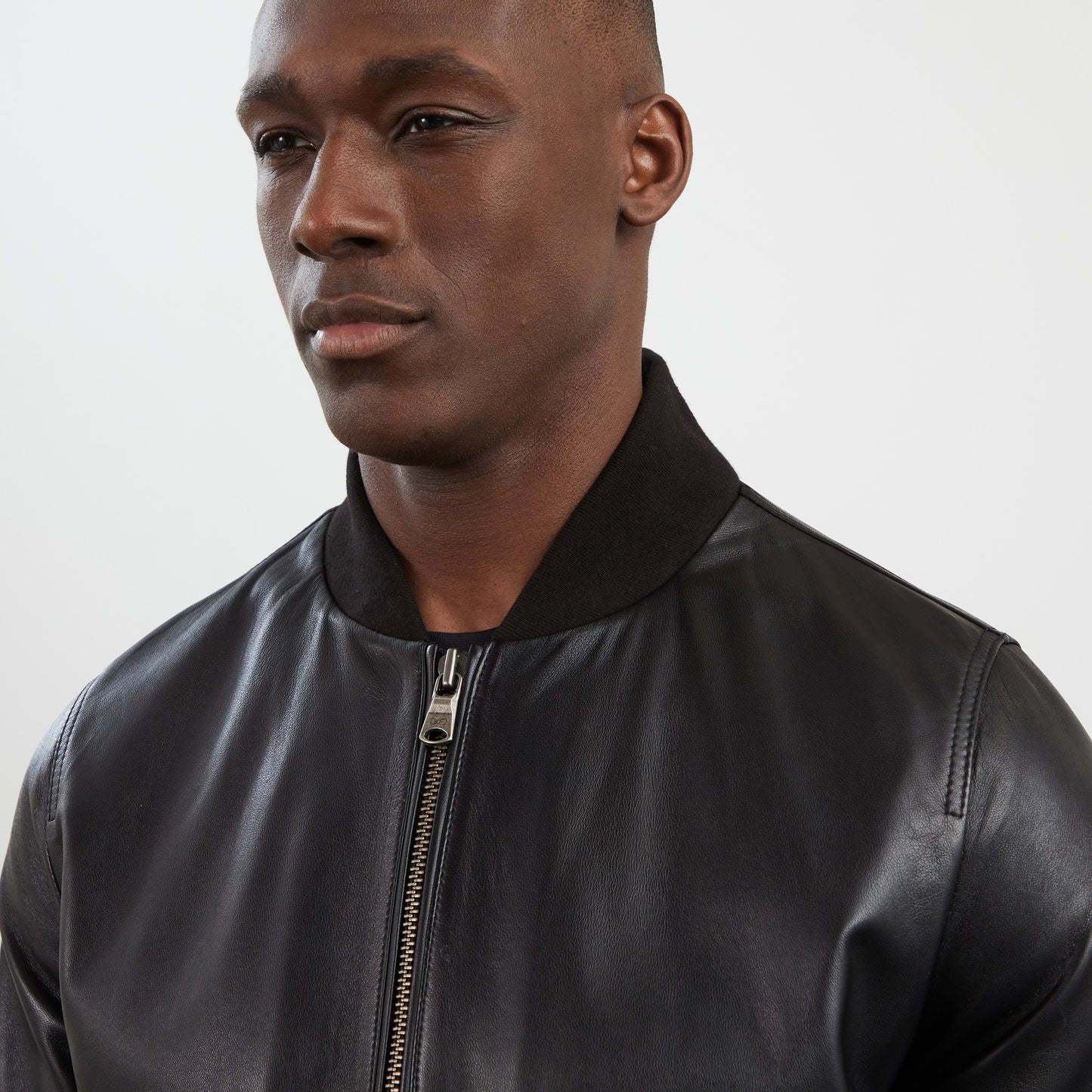 Blouson zippé en cuir noir