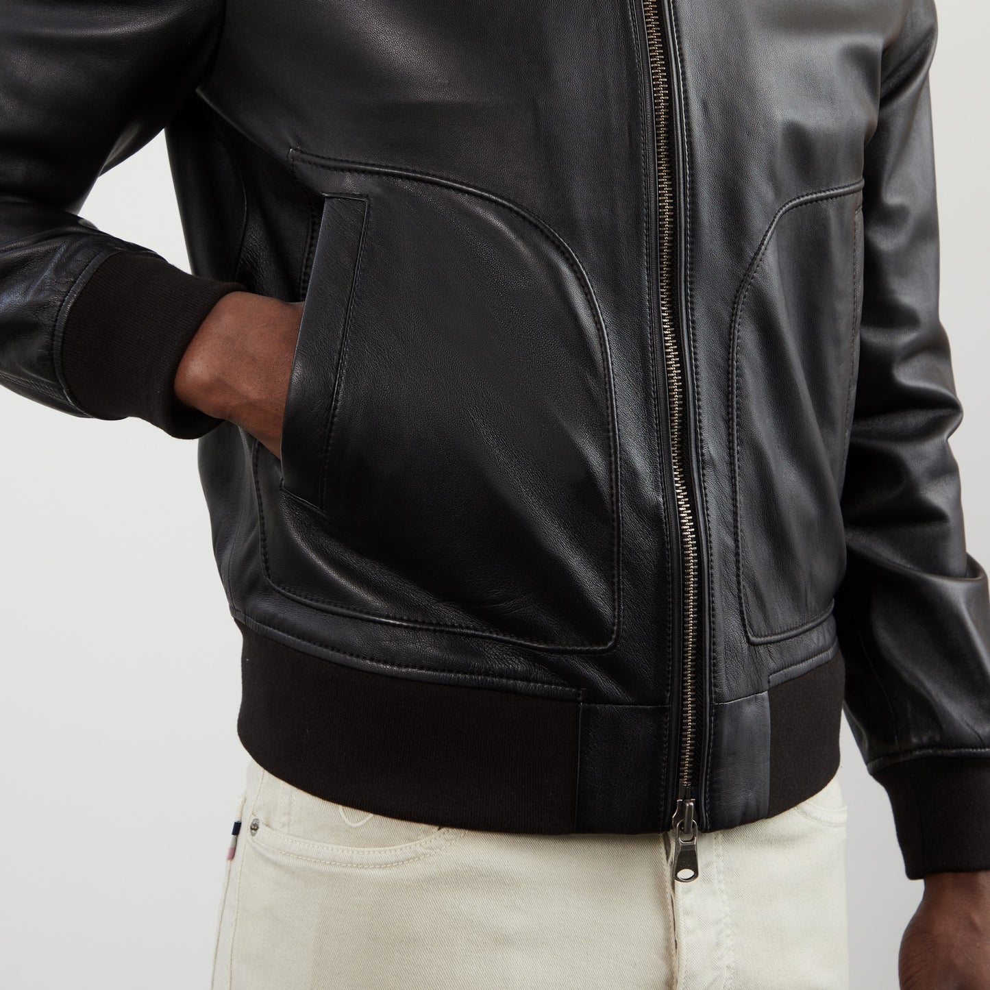 Blouson zippé en cuir noir
