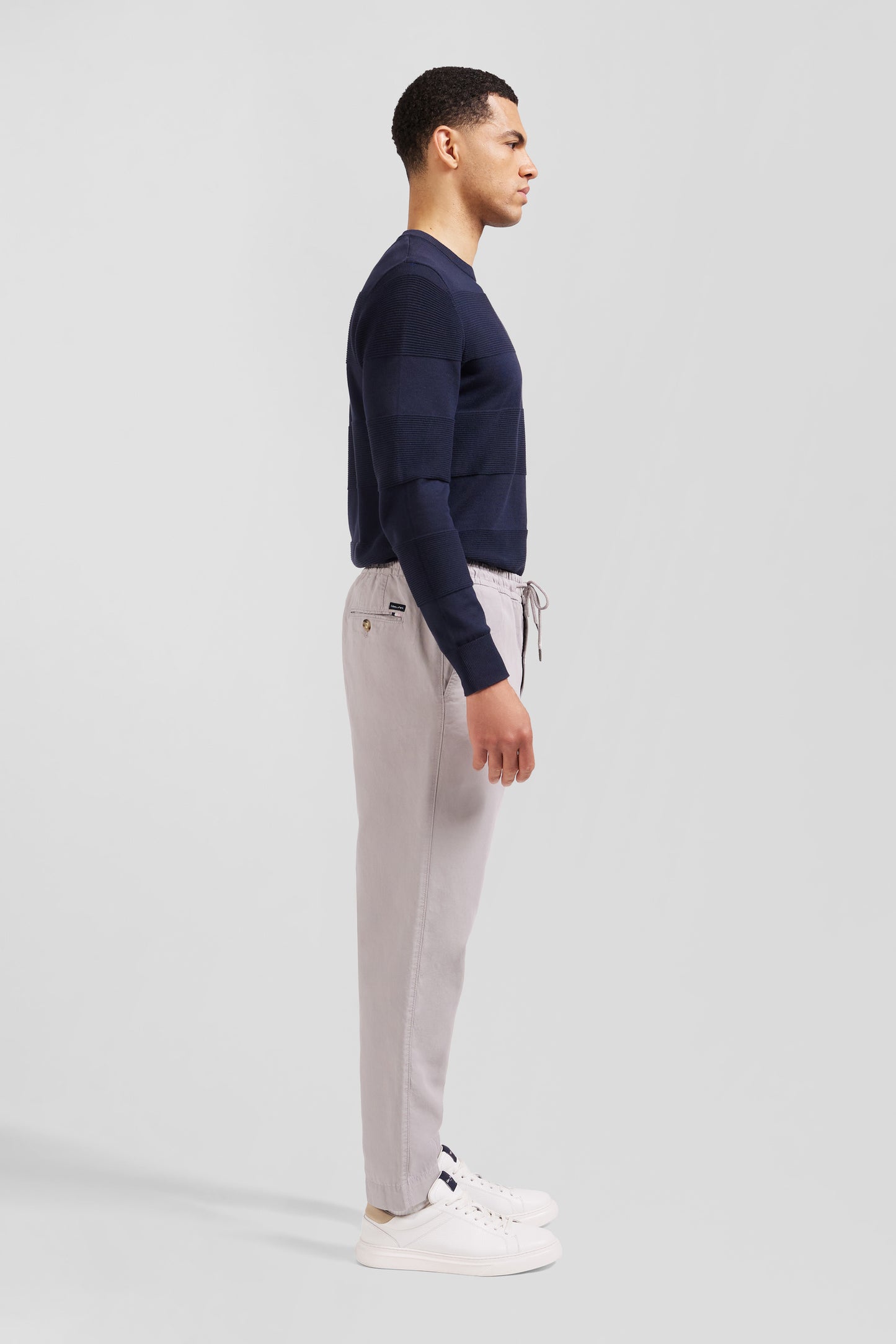 Pantalon à taille élastiquée en lyocell mélangé gris - Image 4