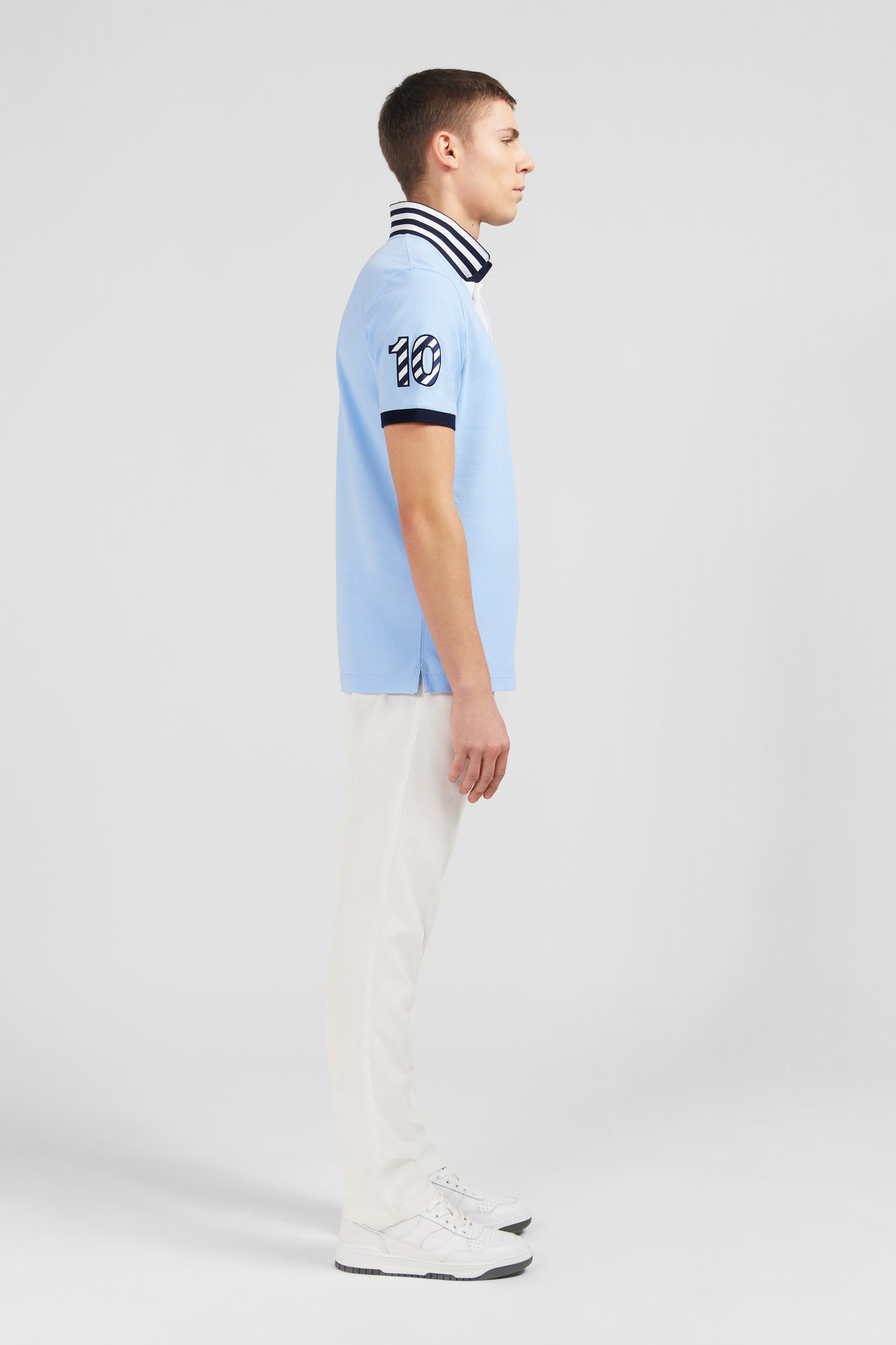 Polo bleu clair à manches courtes numéro 10