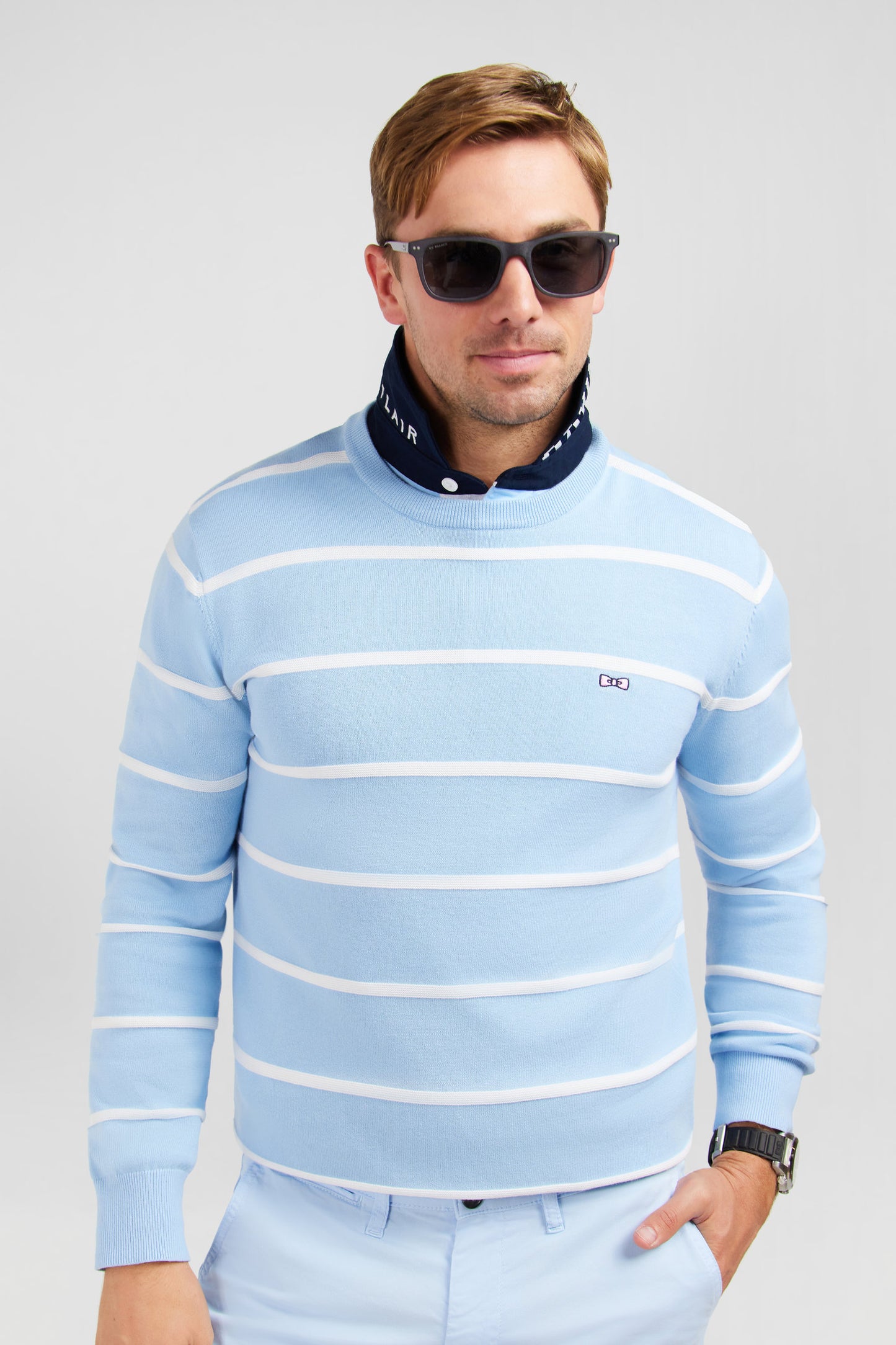 Pull jeu de maille rayé bleu clair