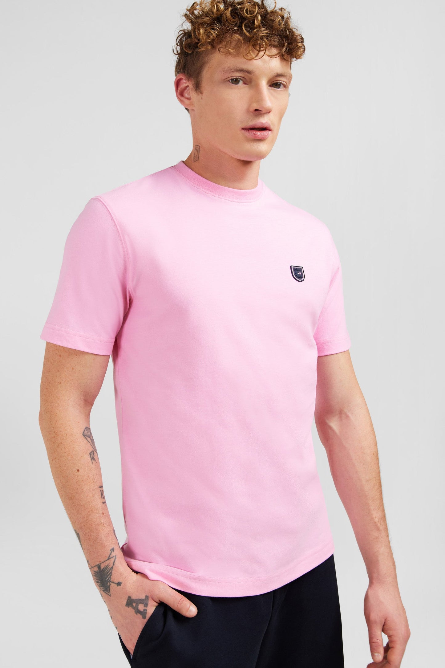 T-shirt manches courtes rose en coton emblème dos - Image 2
