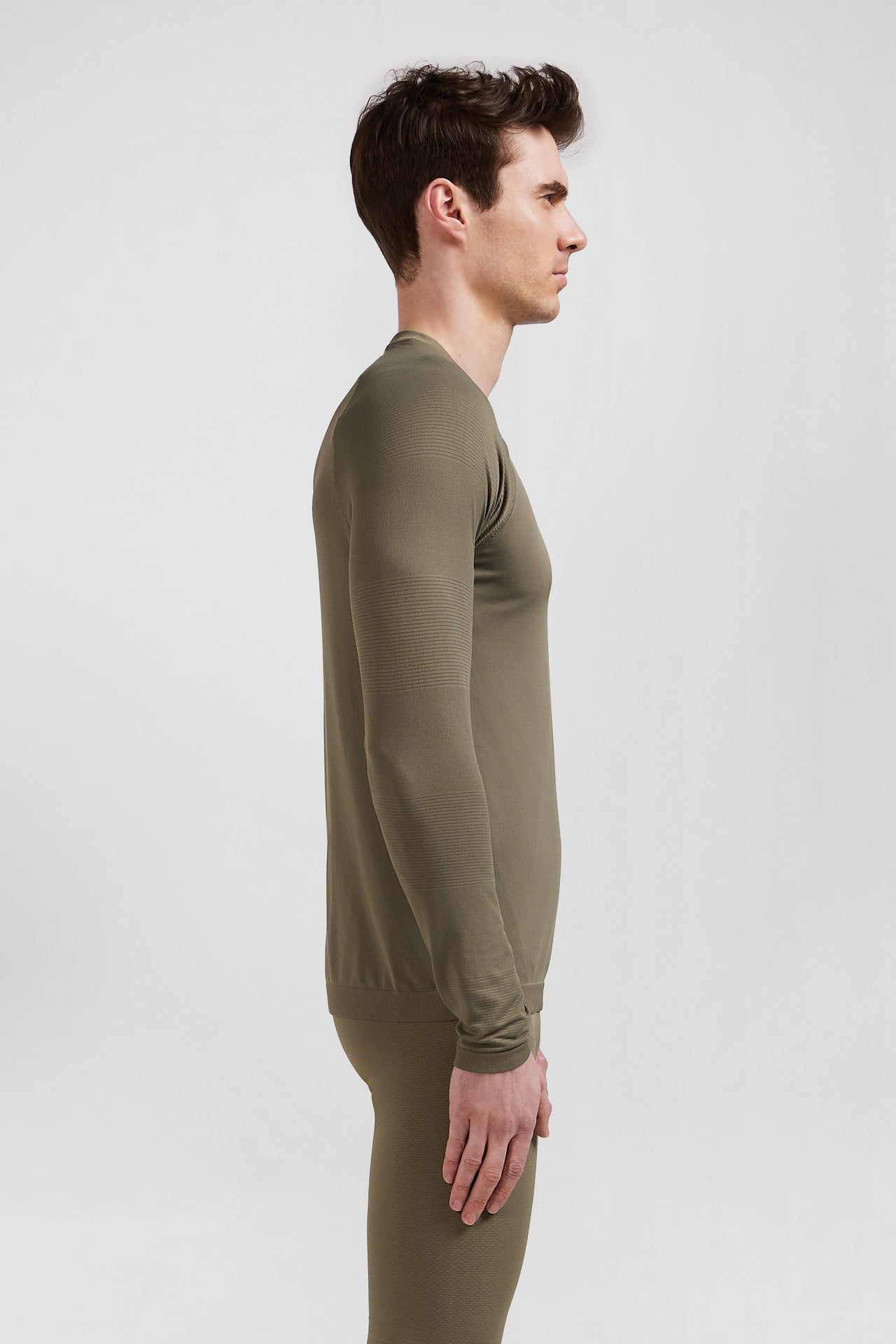 Khaki green long-sleeved sports T-shirt with striped details