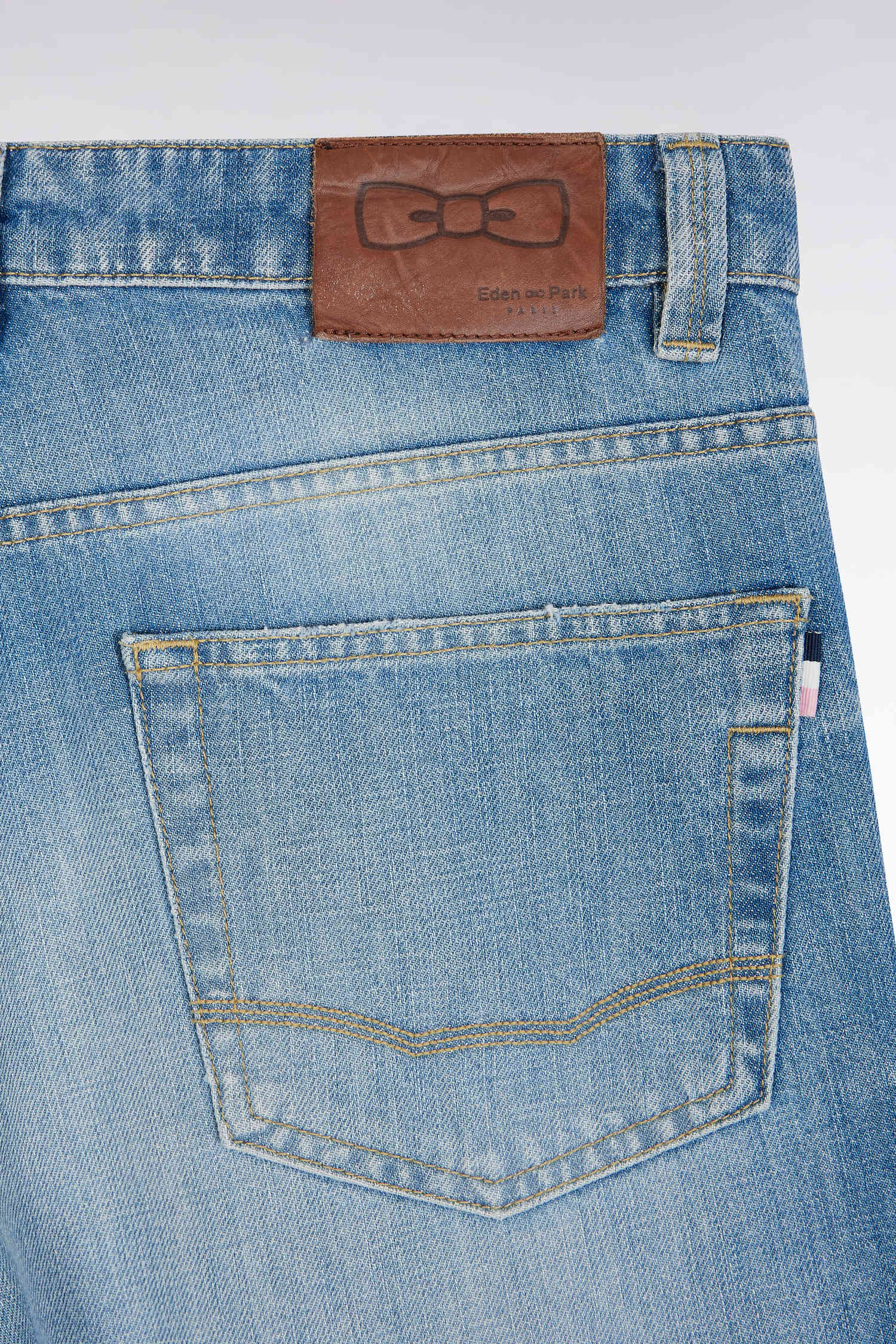 Jean 5 poches en denim bleu délavage stone bleach coupe Regular