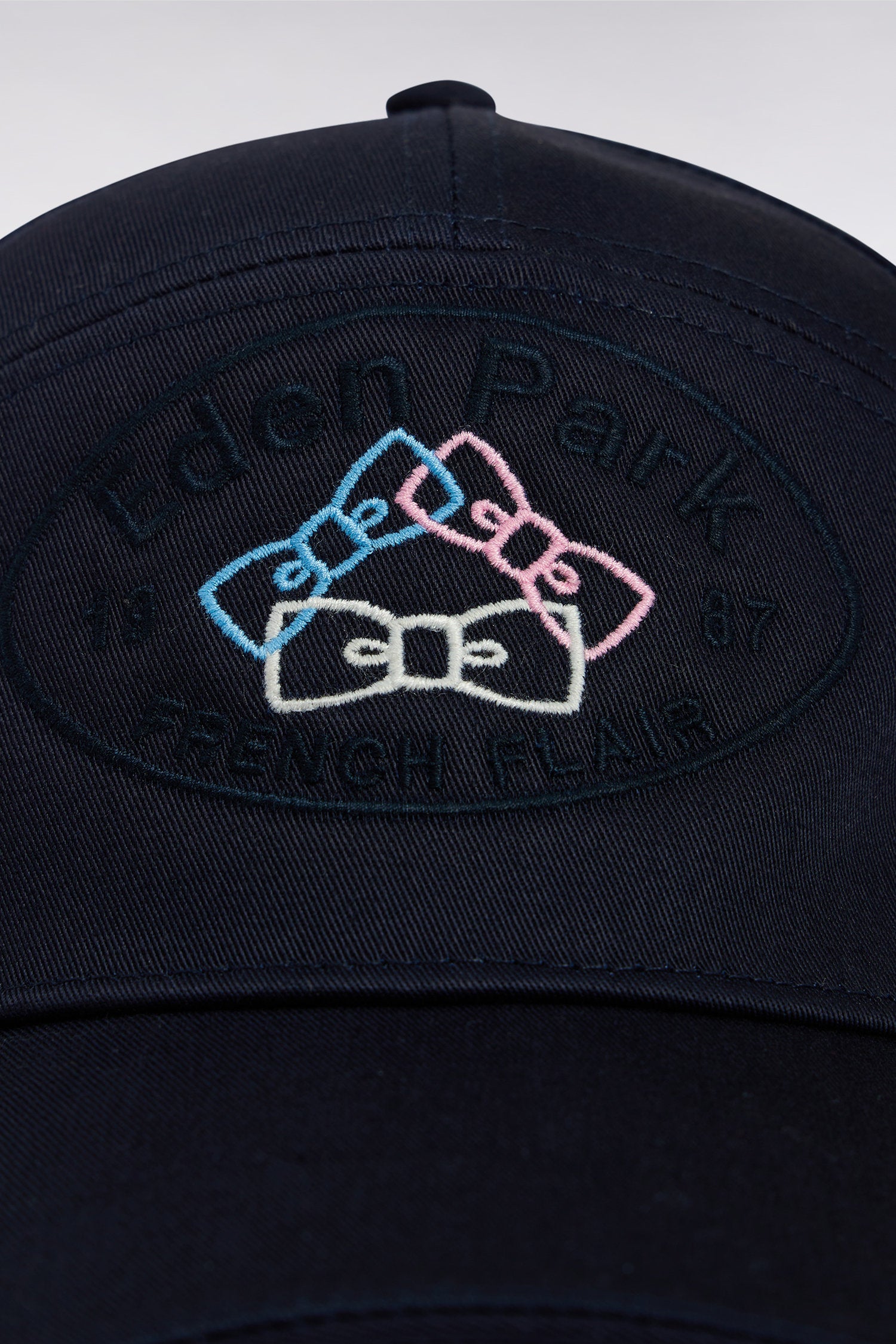 Casquette en twill de coton marine broderie nœuds papillon