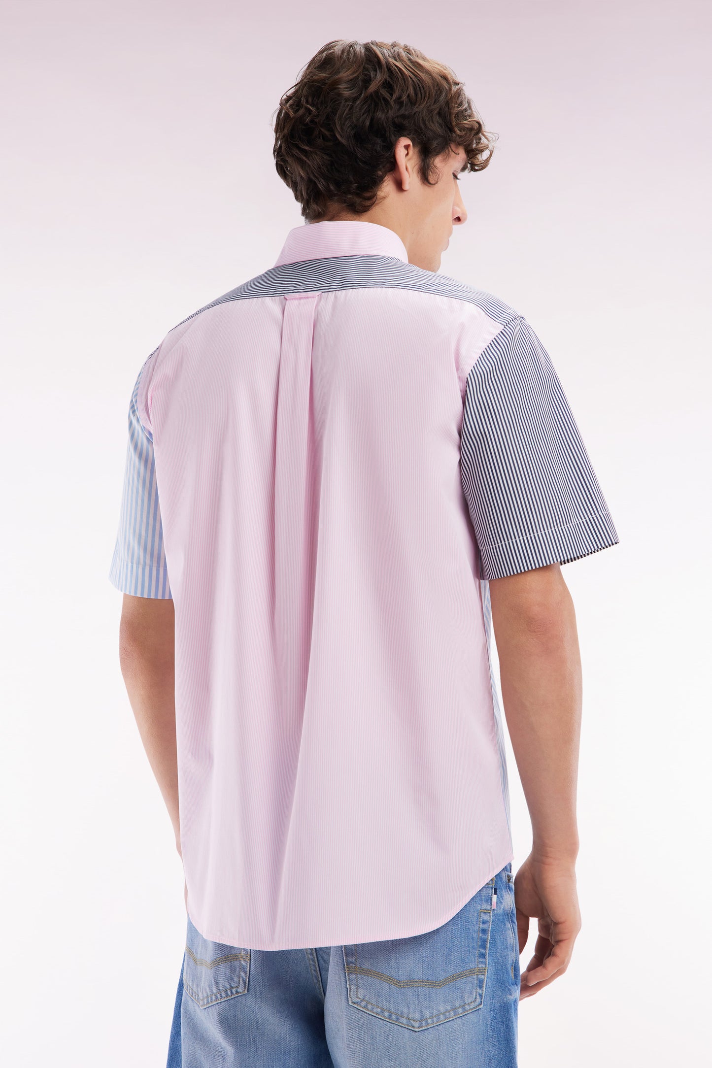 Chemise à manches courtes rayée en coton ciel rose et marine coupe droite