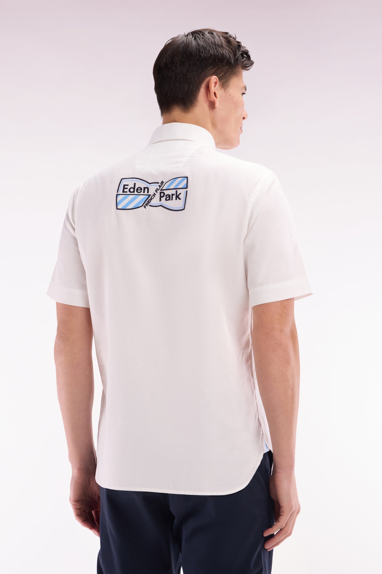 Straight short-sleeved white shirt in cotton, embroidery and full-rimmed button placket