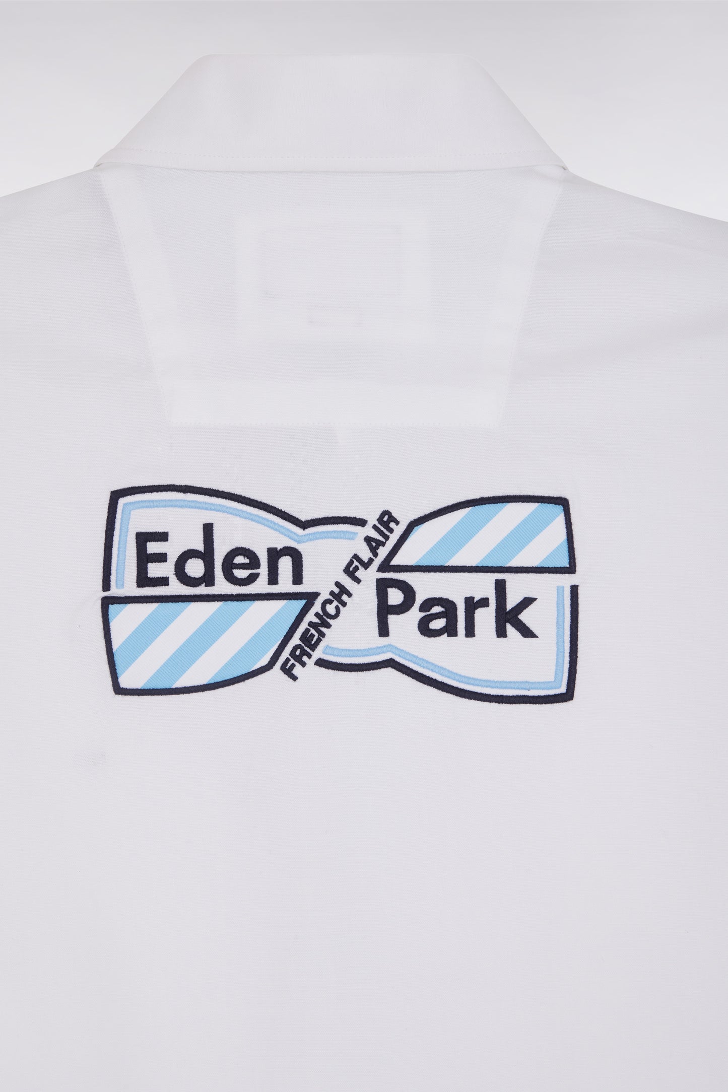 Straight short-sleeved white shirt in cotton, embroidery and full-rimmed button placket