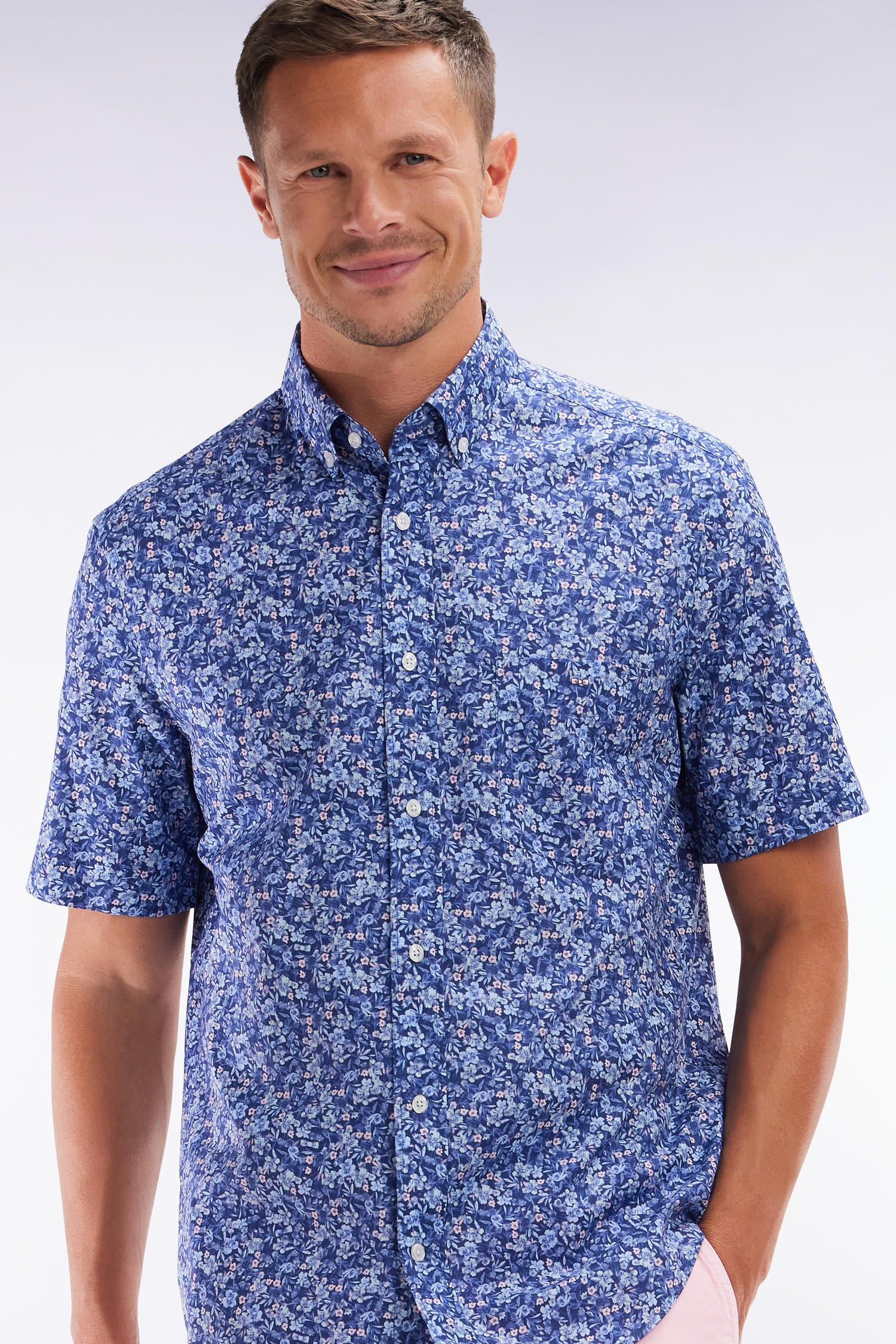 Chemise à manches courtes en popeline de coton Pima bleue micromotif floral coupe droite