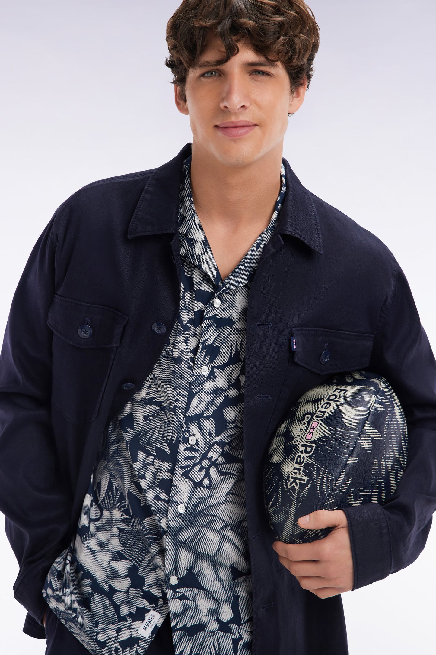 Slim fitted short-sleeved navy shirt in cotton with jungle print