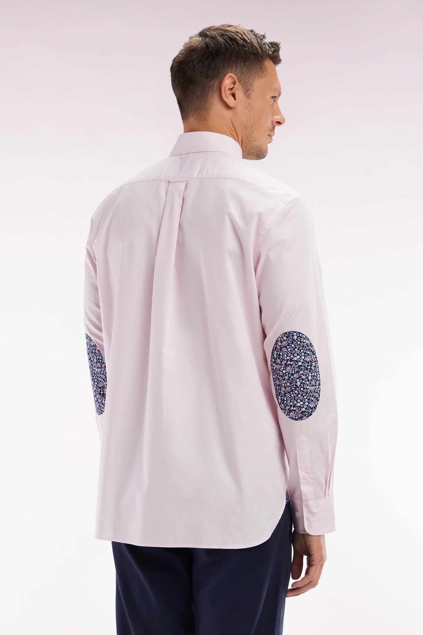 Straight-fit pink cotton shirt with elbow patch